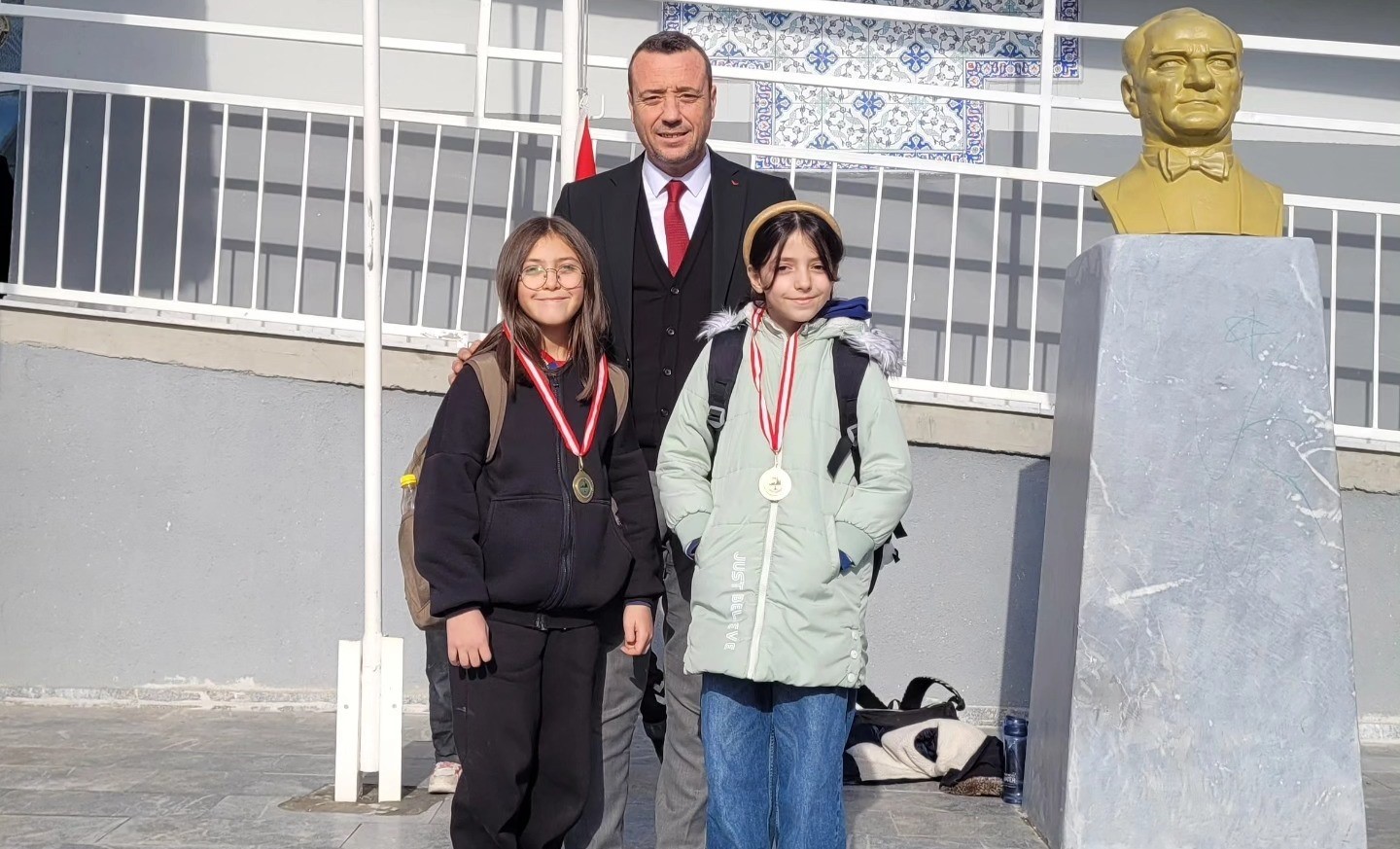 Zafer İlkokulu il düzeyindeki başarılarıyla Altıntaş’ın gururu oldu
