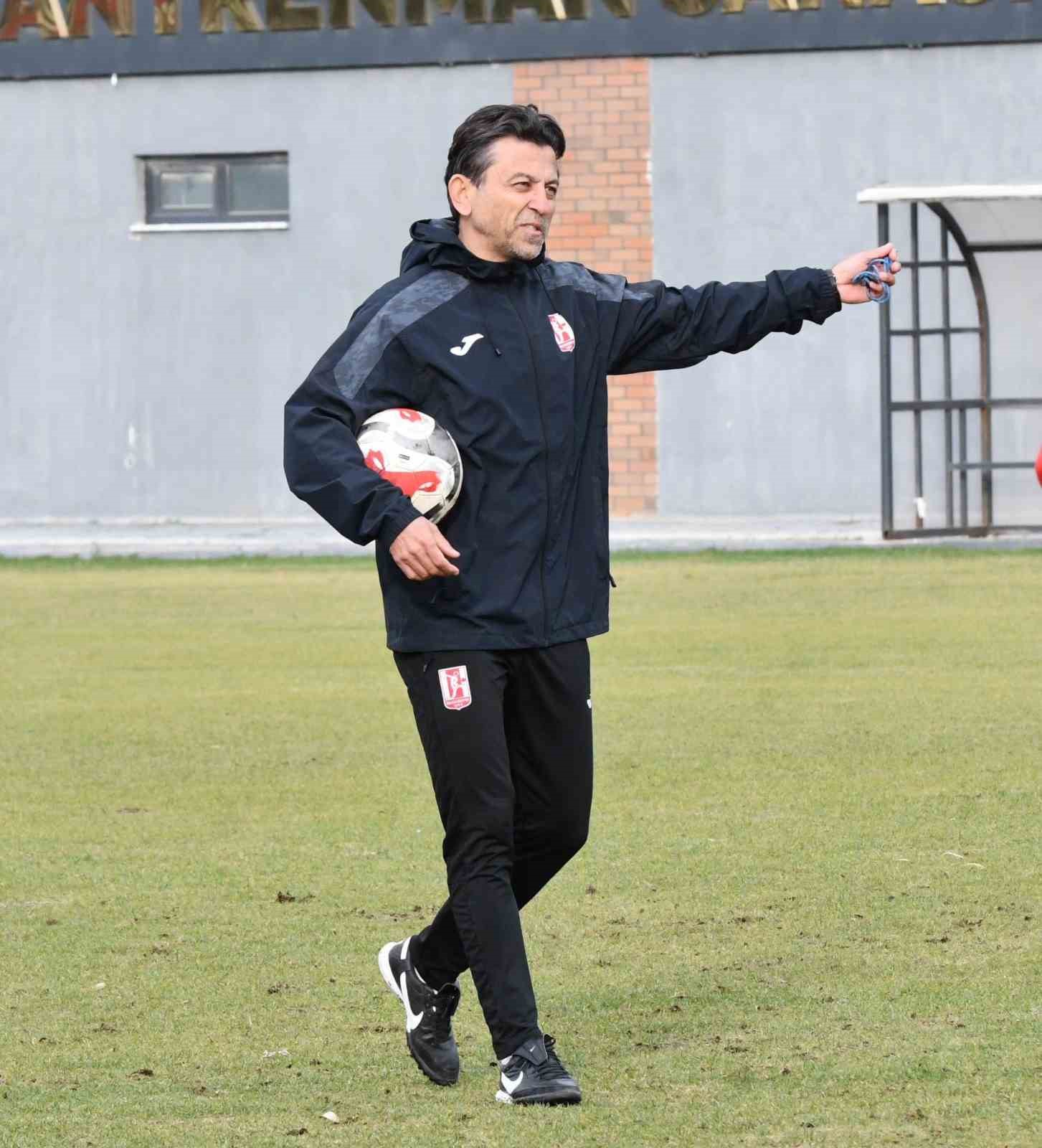 Zafer Uysal: "Hedefimiz deplasmanda Uşakspor’u yenmek"
Zafer Uysal: "Hedefimiz deplasmanda Uşakspor’u yenmek"