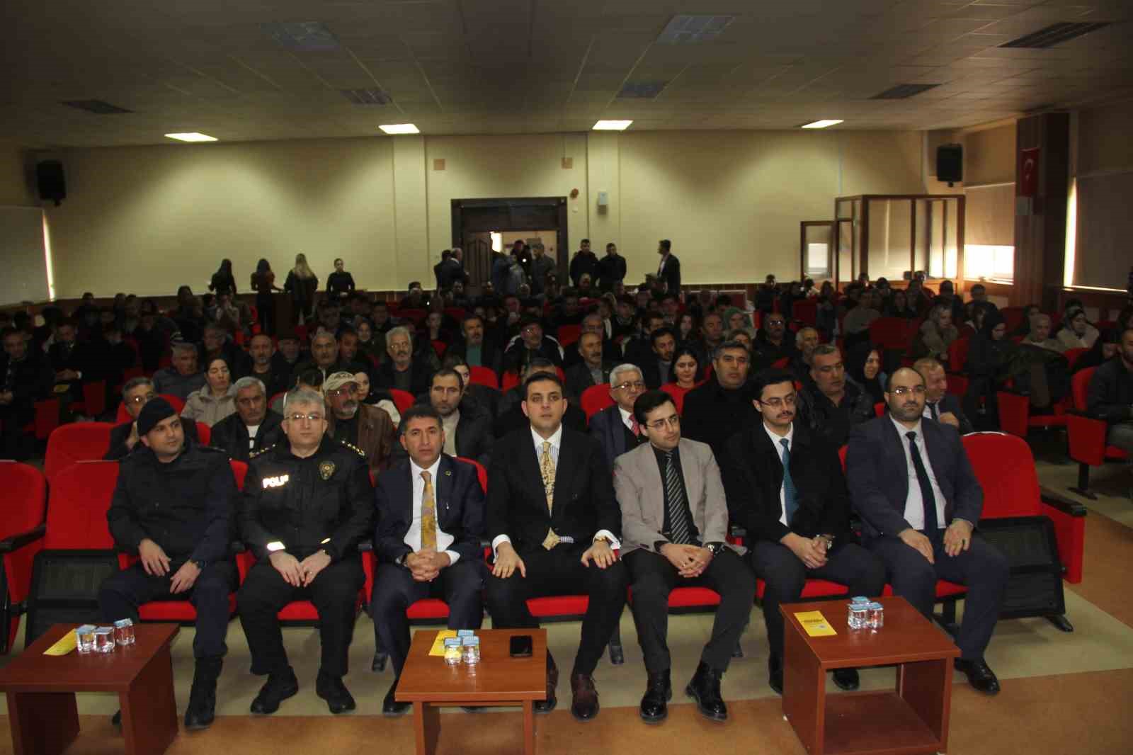 Zara’da arıcılık konferansı düzenlendi
Zara’da arıcılık konferansı düzenlendi