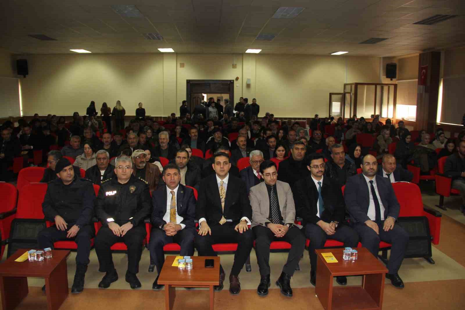 Zara’da arıcılık konferansı düzenlendi
Zara’da arıcılık konferansı düzenlendi