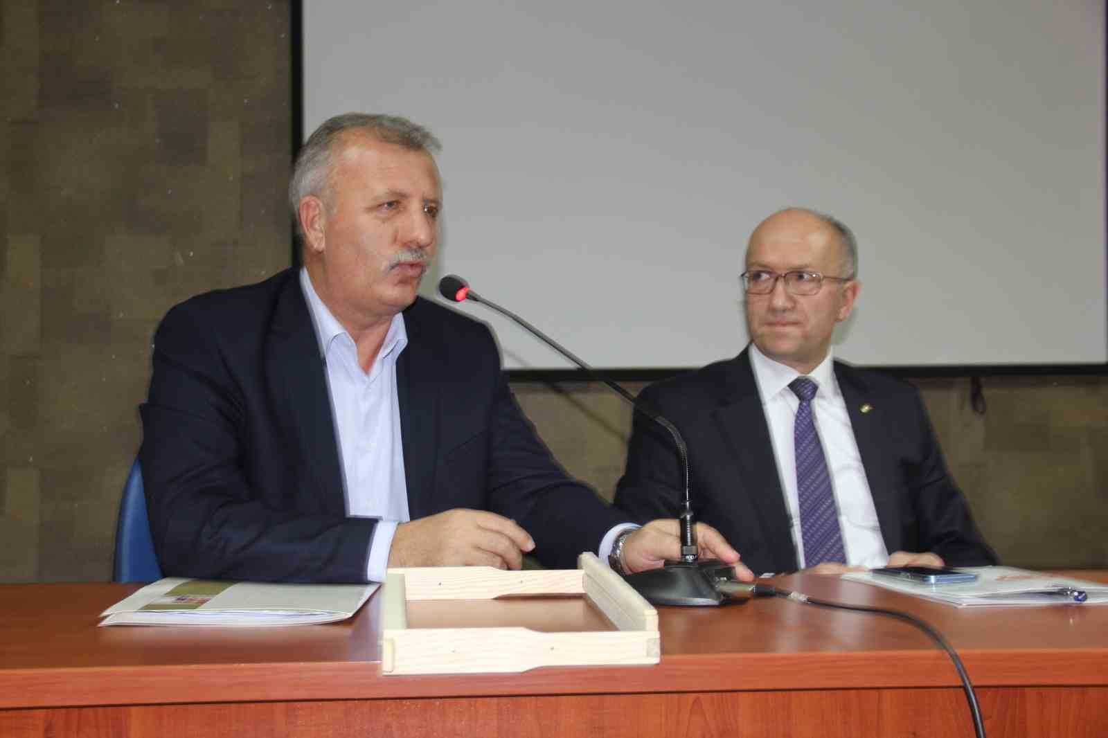 Zara’da arıcılık konferansı düzenlendi
Zara’da arıcılık konferansı düzenlendi