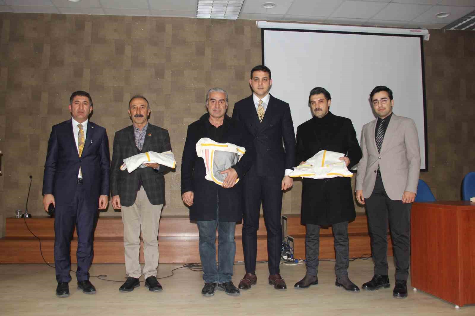 Zara’da arıcılık konferansı düzenlendi
Zara’da arıcılık konferansı düzenlendi