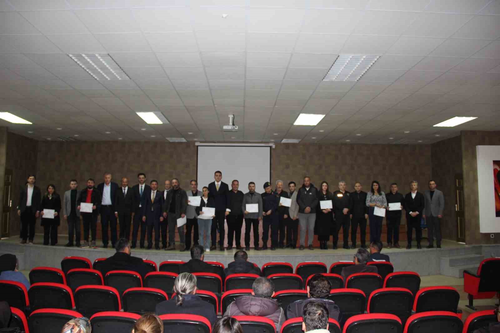 Zara’da arıcılık konferansı düzenlendi
Zara’da arıcılık konferansı düzenlendi