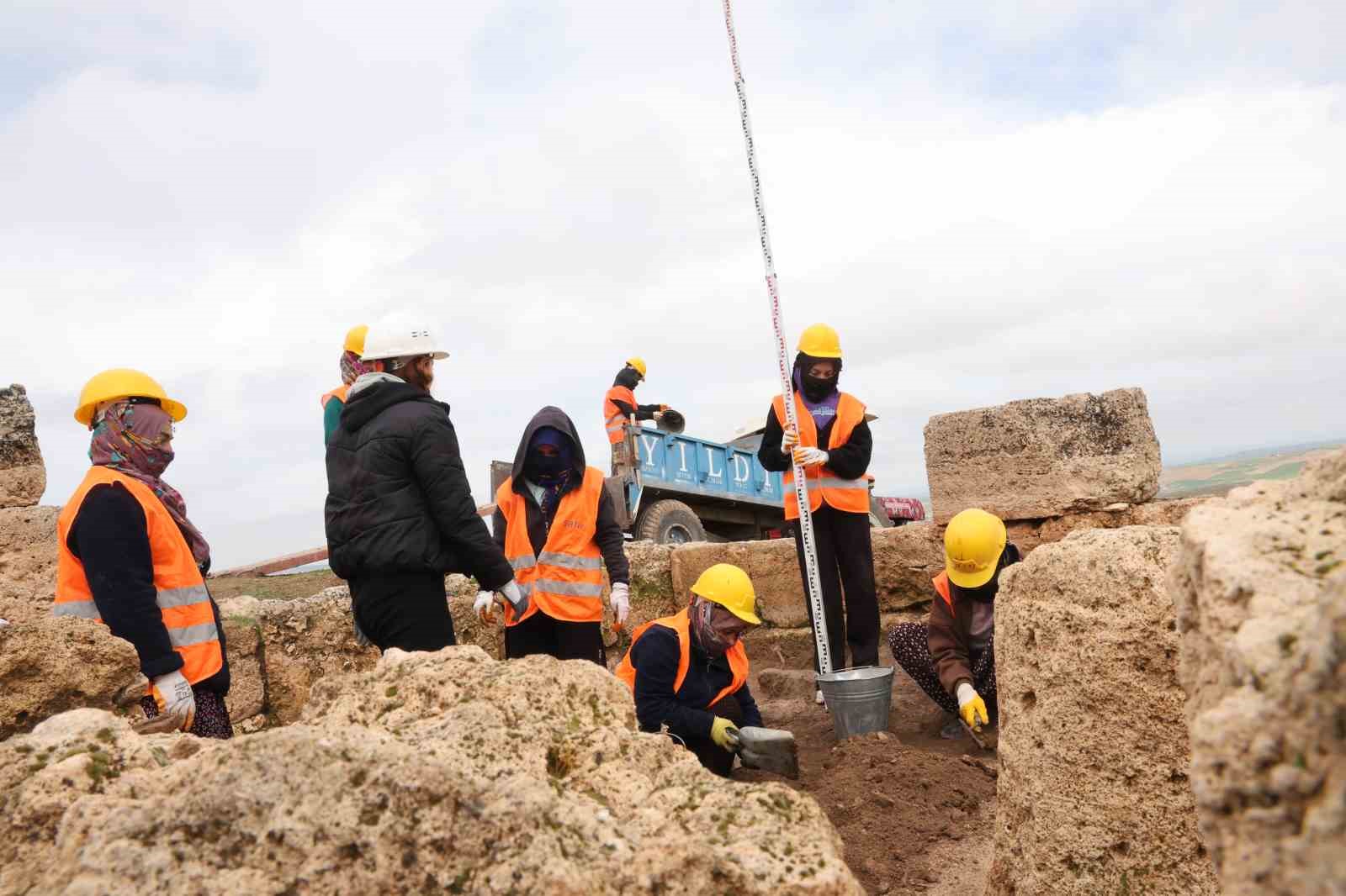 Zerzevan Kalesi yağışlı havaya rağmen bayramda 13 bin kişi ağırladı
