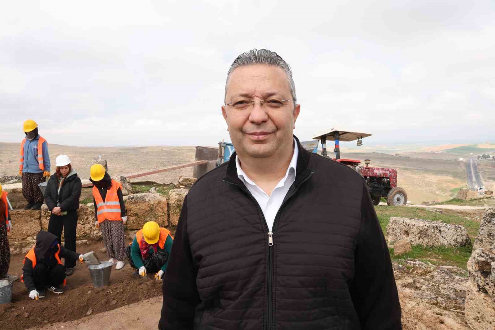 Zerzevan Kalesi yağışlı havaya rağmen bayramda 13 bin kişi ağırladı
