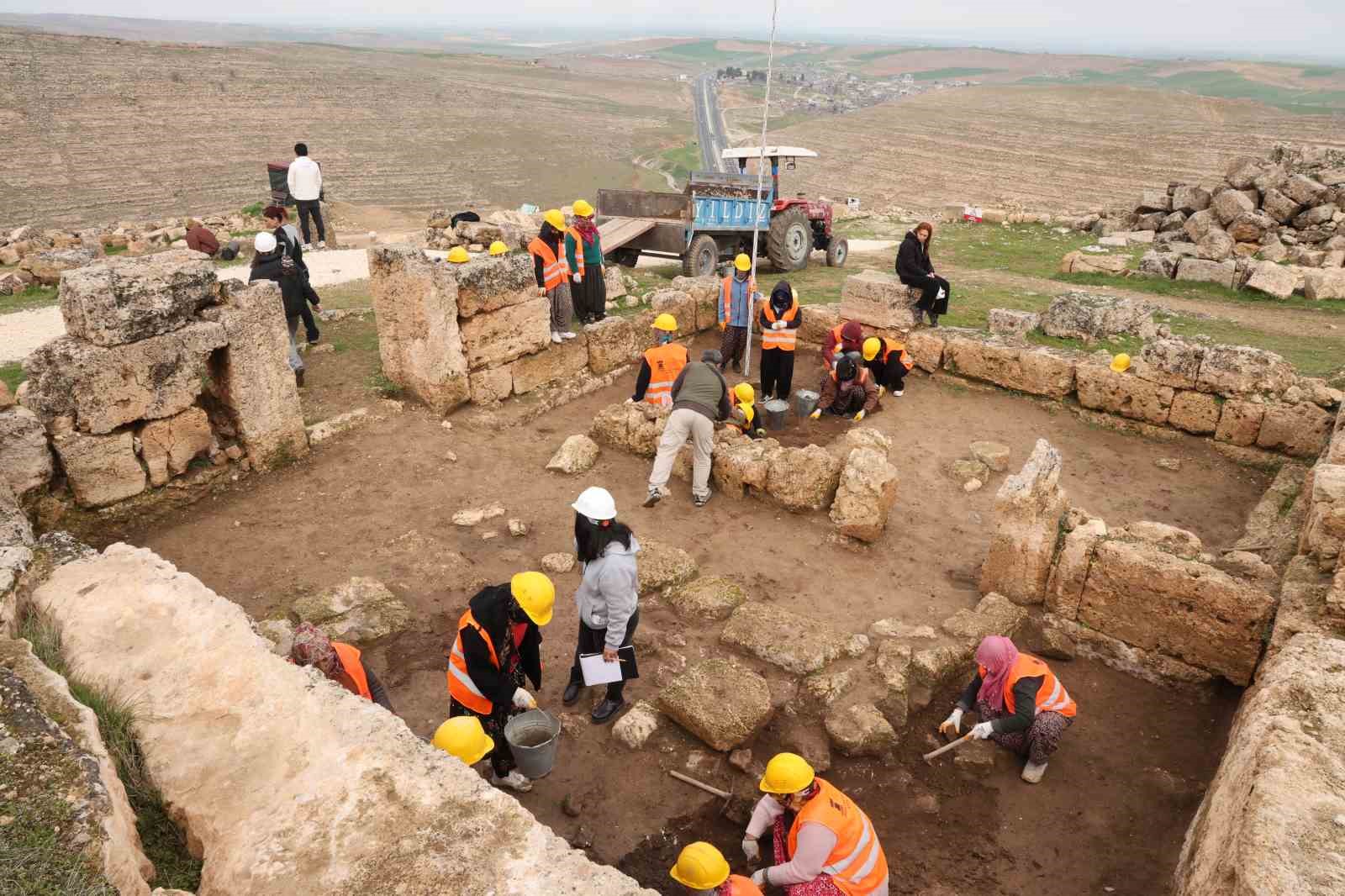 Zerzevan Kalesi yağışlı havaya rağmen bayramda 13 bin kişi ağırladı
