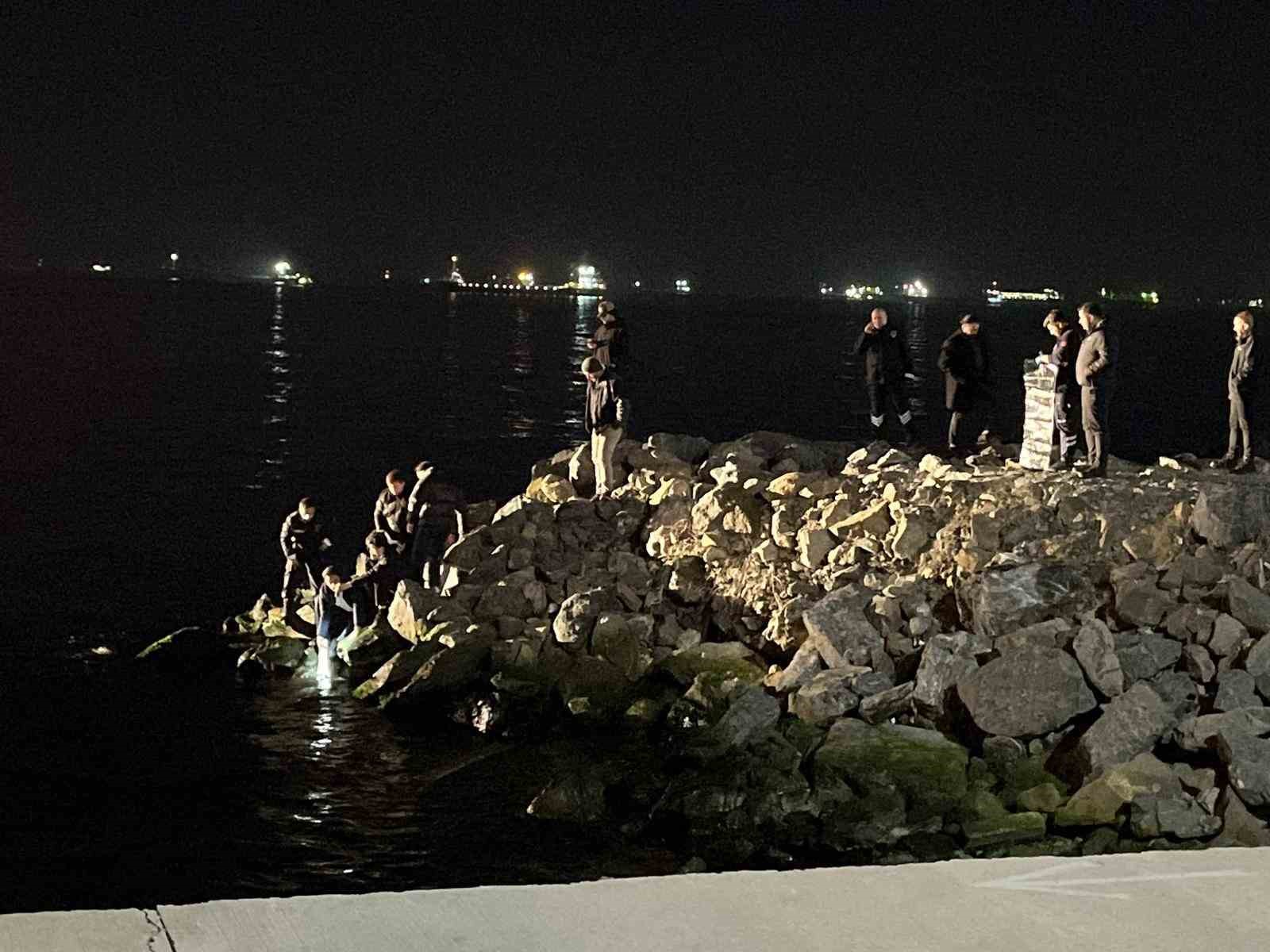 Zeytinburnu sahilinde denizde anne ve kızın cesedi bulundu
