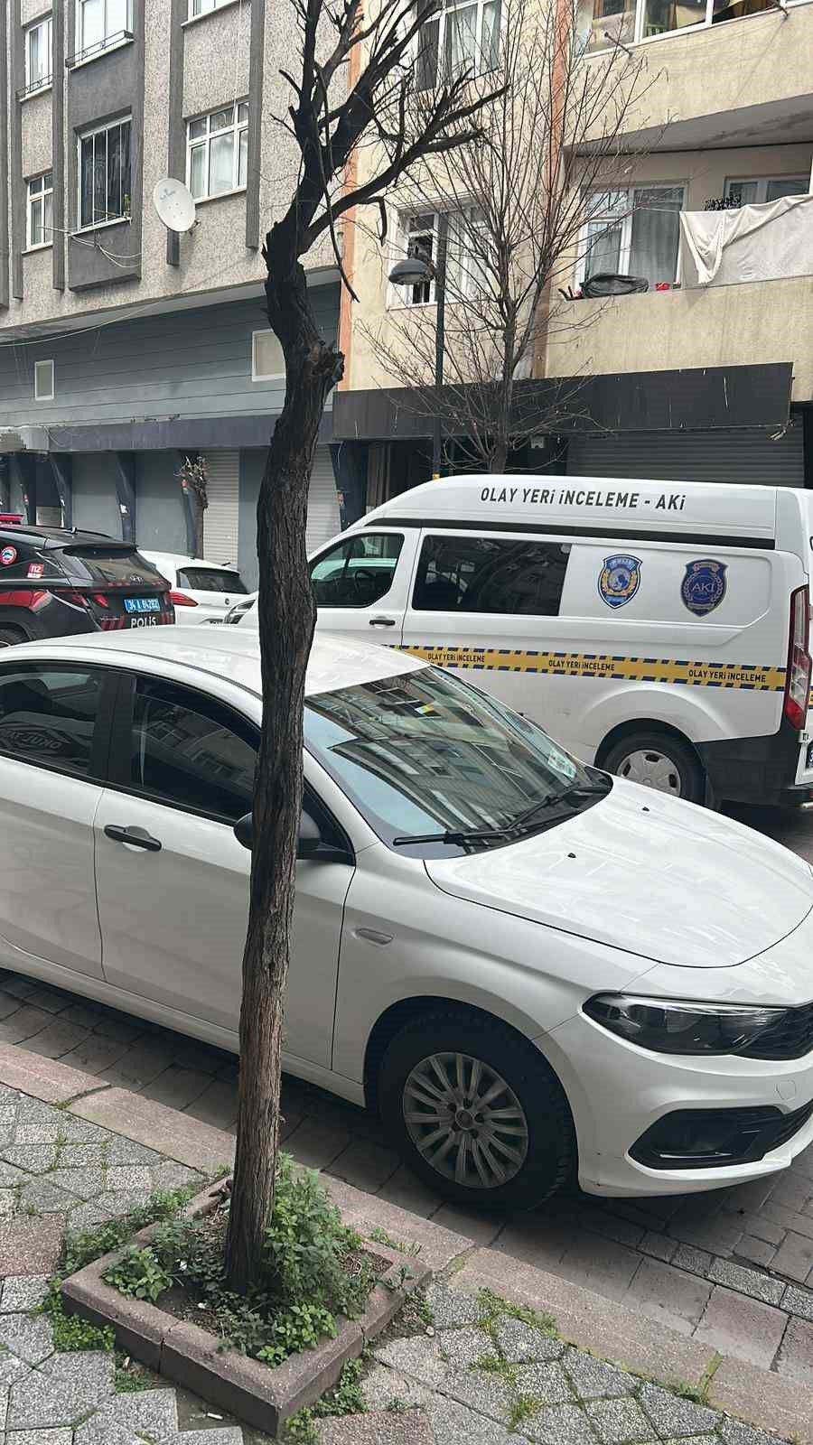 Zeytinburnu’nda bina yıkımı sırasında kopan parça çocuğun kafasına düştü: 1 ölü
