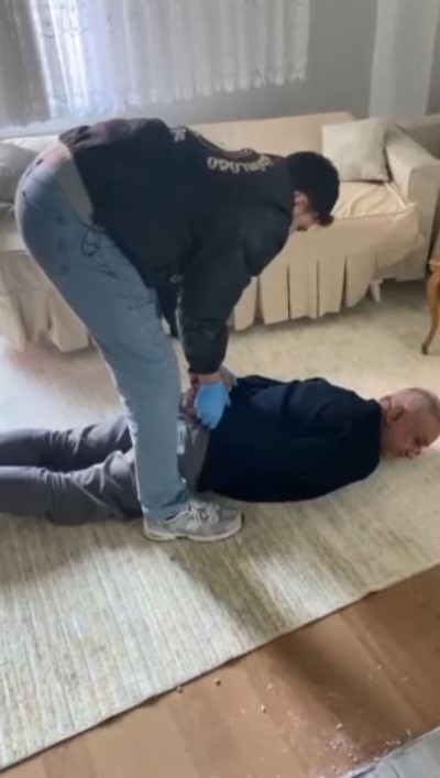 Zeytinburnu’nda eski eşini ve kızını öldüren zanlı tutuklandı
Zeytinburnu’nda eski eşini ve kızını öldüren zanlı tutuklandı