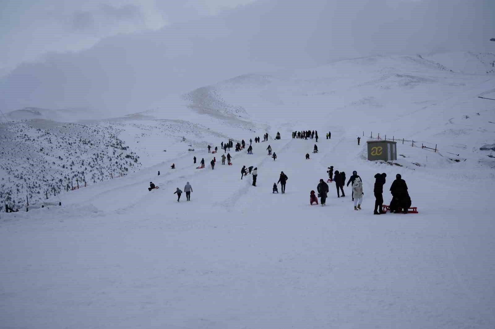 Zigana Dağı sömestir tatili boyunca 80 bin ziyaretçiyi ağırladı
