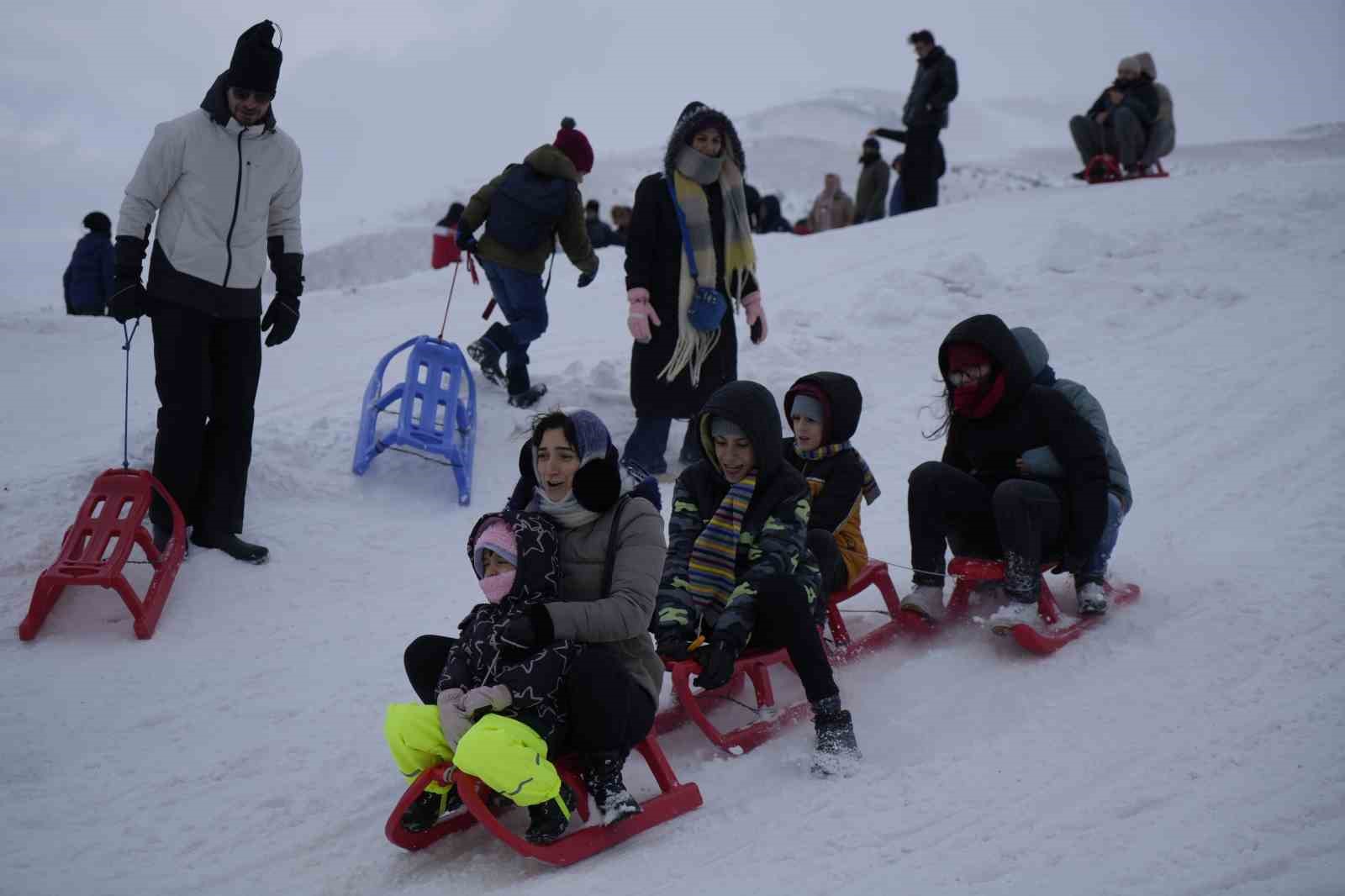 Zigana Dağı sömestir tatili boyunca 80 bin ziyaretçiyi ağırladı
