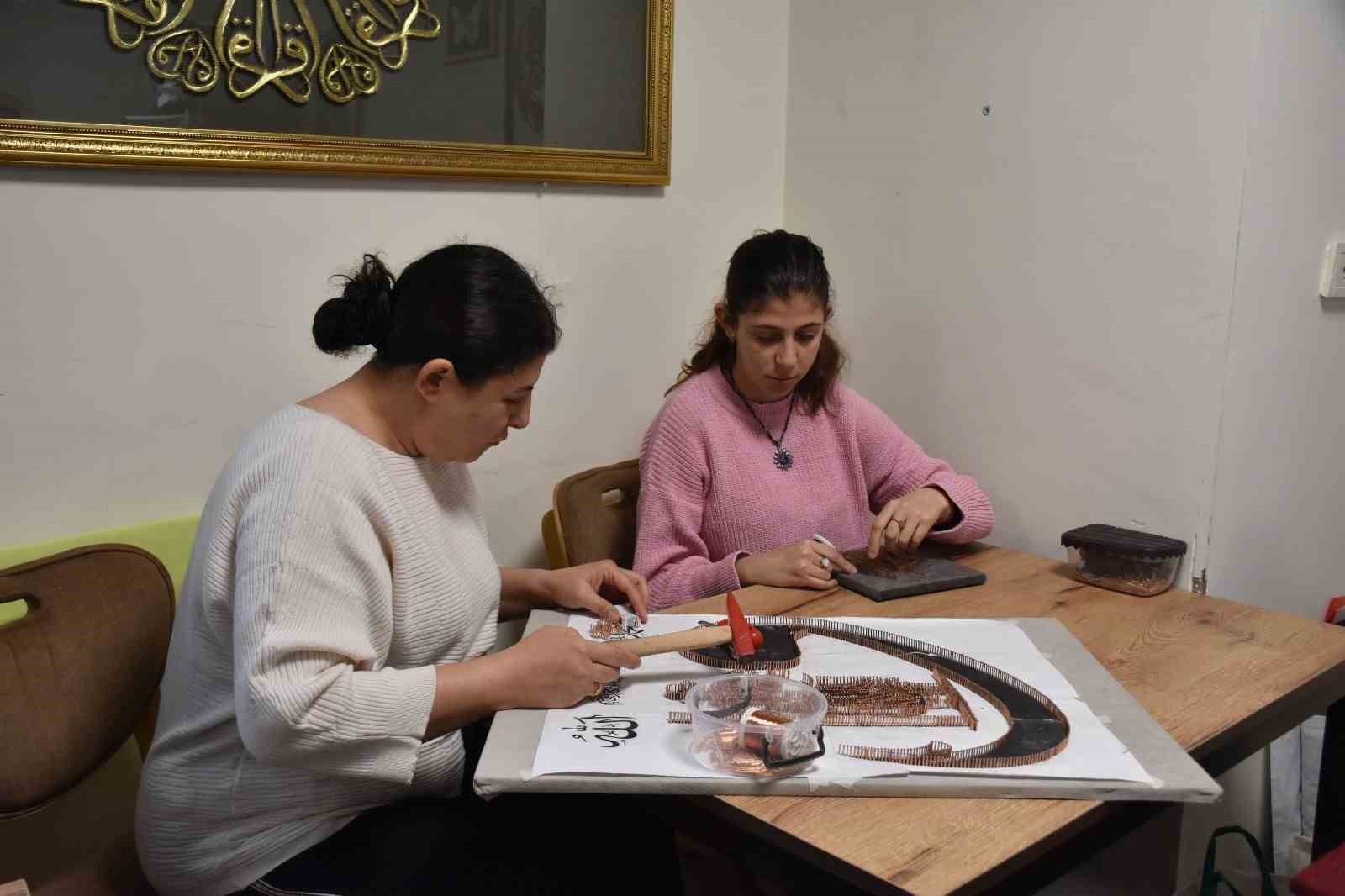 Zihinsel engelli Beyza filografi sanatıyla hayata tutunuyor
Zihinsel engelli Beyza filografi sanatıyla hayata tutunuyor