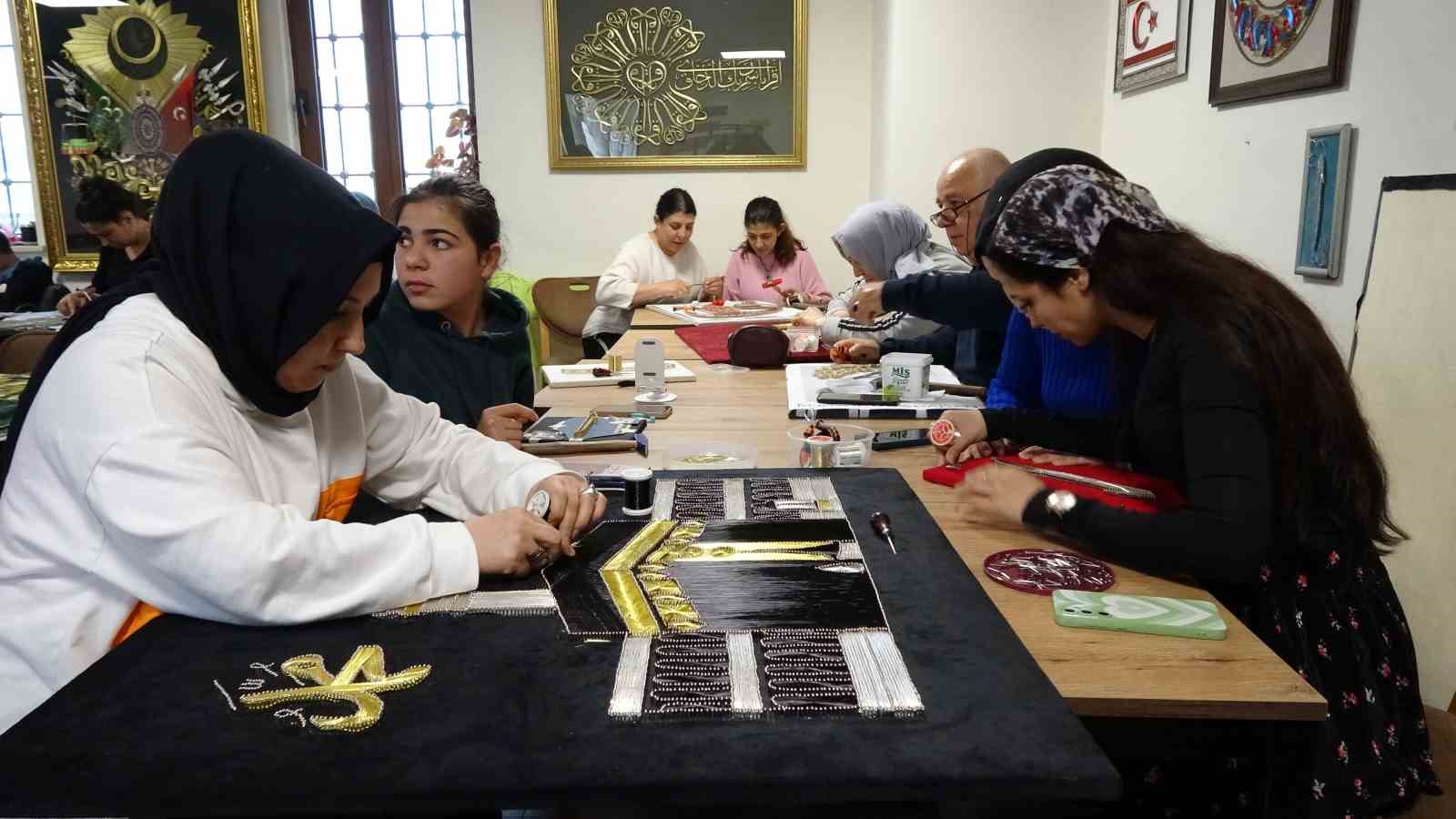 Zihinsel engelli Beyza filografi sanatıyla hayata tutunuyor
Zihinsel engelli Beyza filografi sanatıyla hayata tutunuyor