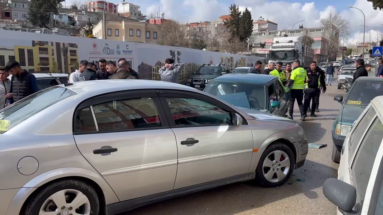 Zincirleme trafik kazasında: 3 kişi yaralandı
