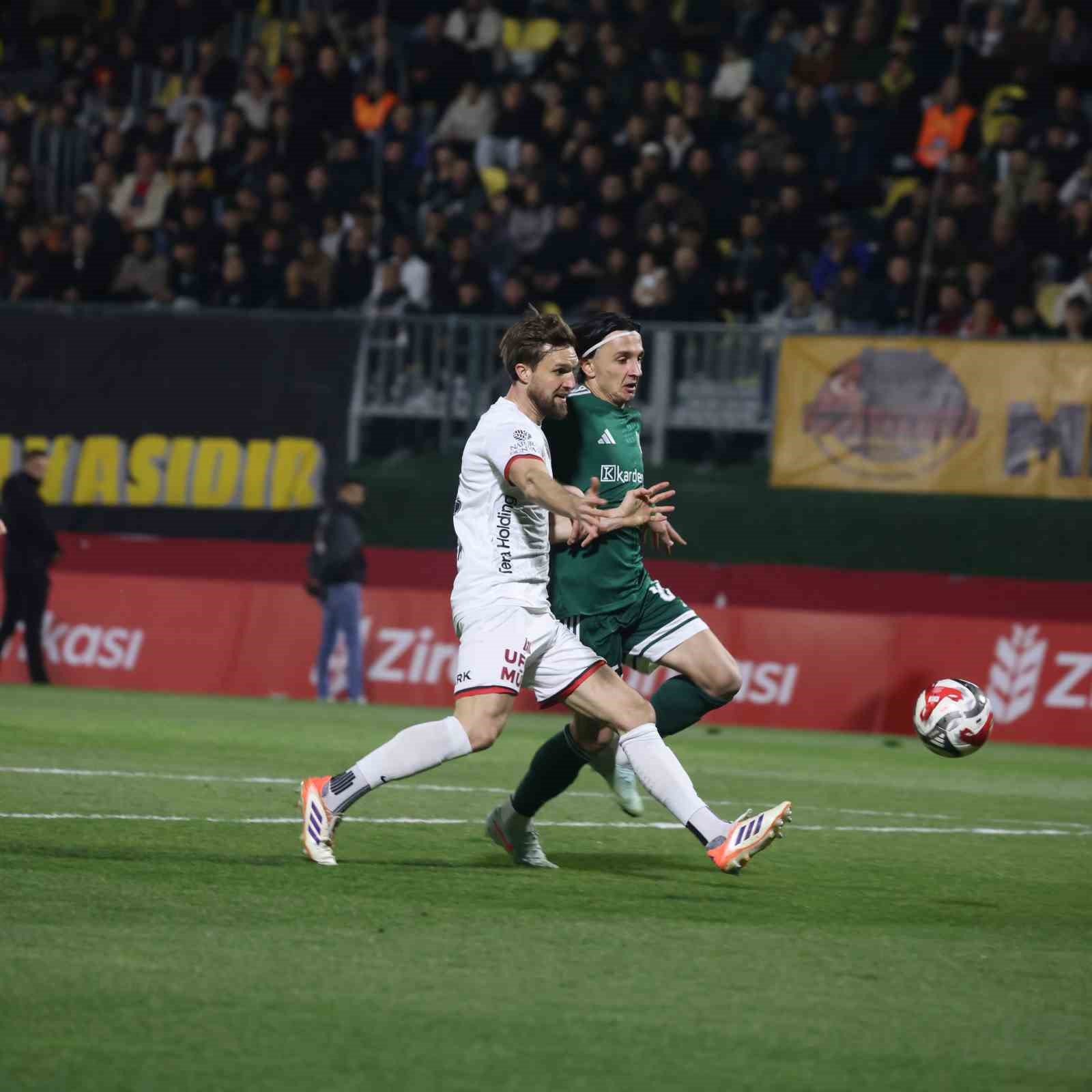 Ziraat Türkiye Kupası: Aliağa FK: 0 - Gençlerbirliği: 0 (İlk yarı)
