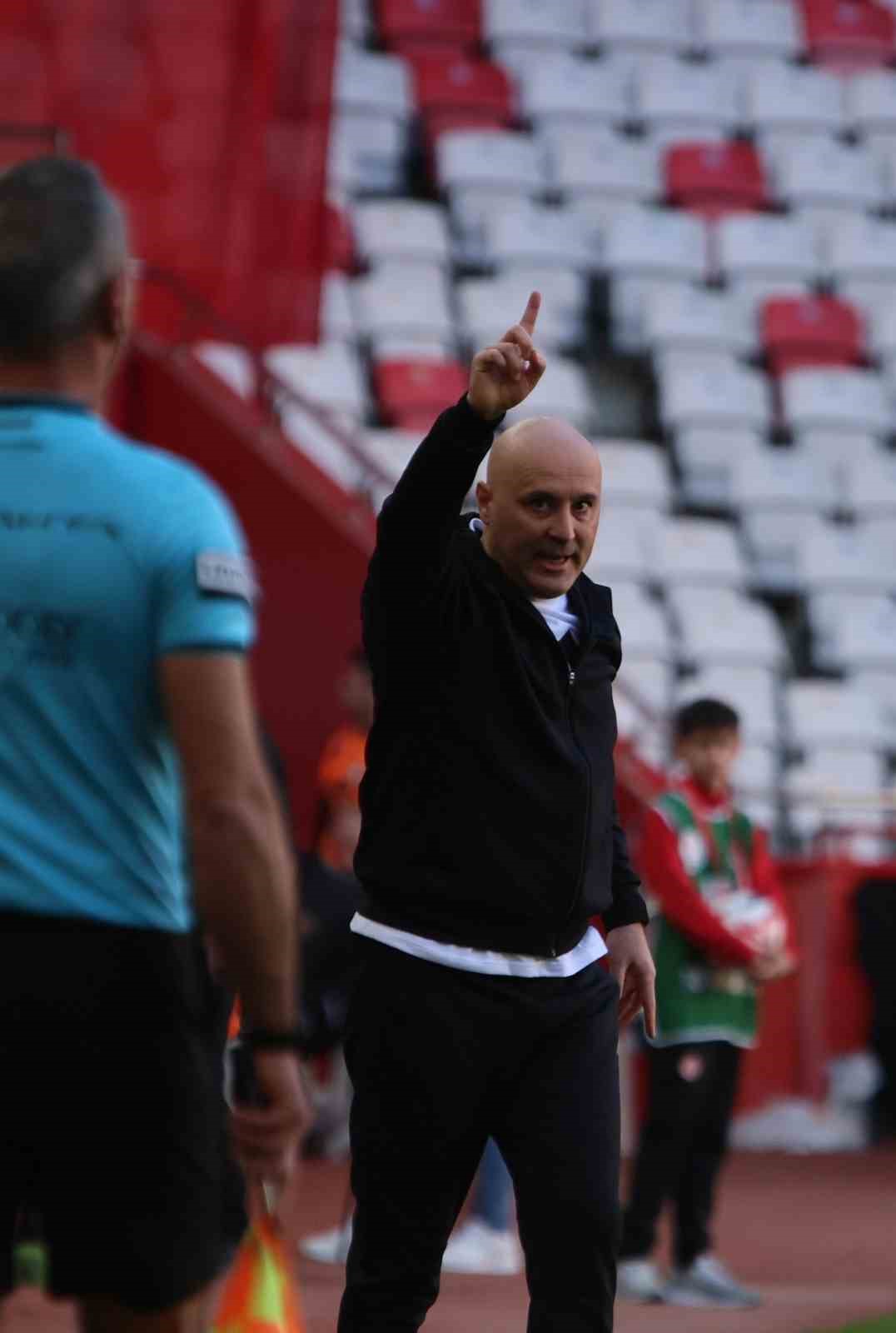 Ziraat Türkiye Kupası: Antalyaspor: 0 - Gençlerbirliği: 0 (İlk yarı)
