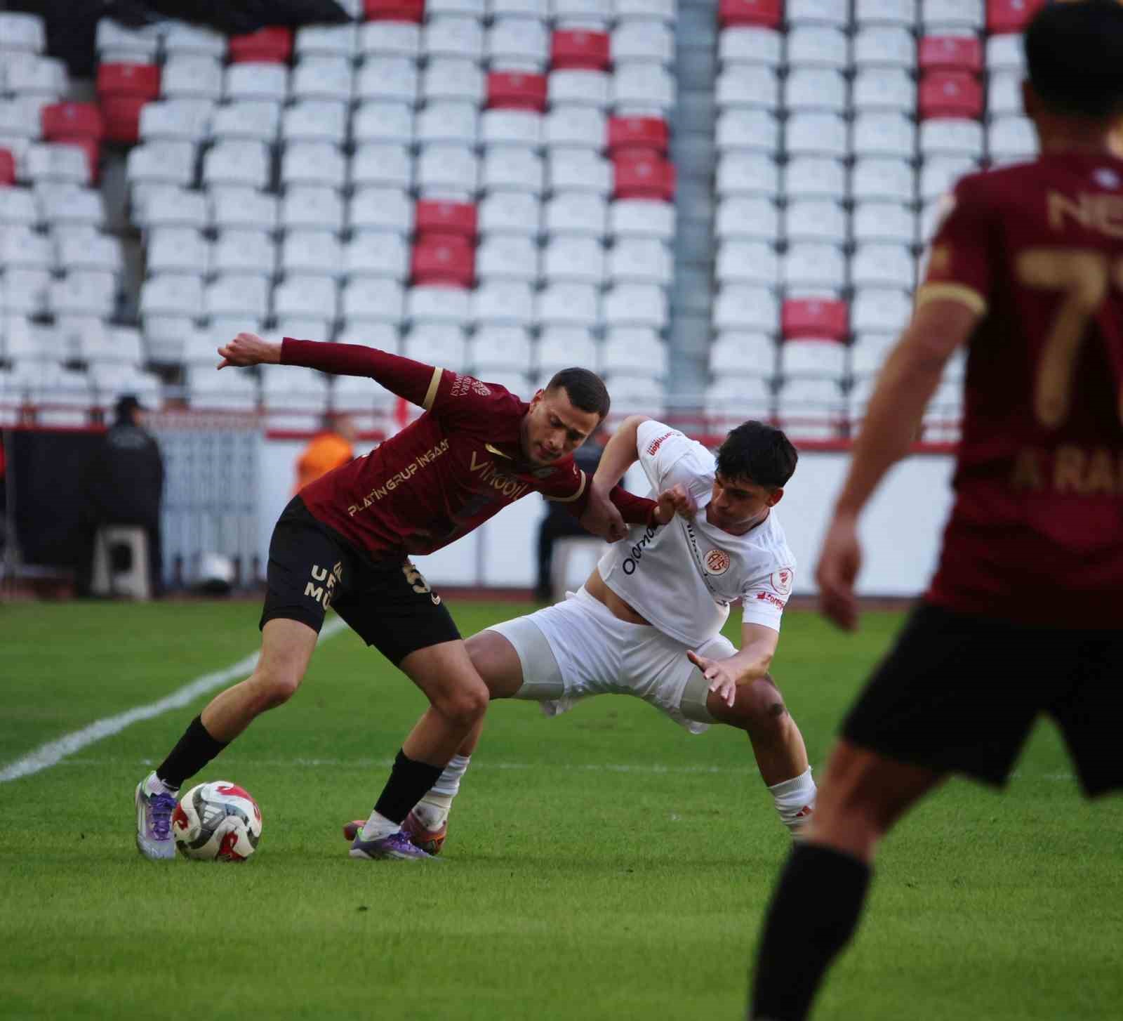 Ziraat Türkiye Kupası: Antalyaspor: 0 - Gençlerbirliği: 0 (İlk yarı)
