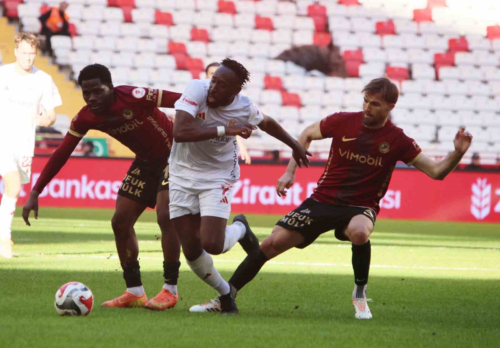 Ziraat Türkiye Kupası: Antalyaspor: 0 - Gençlerbirliği: 0 (İlk yarı)
