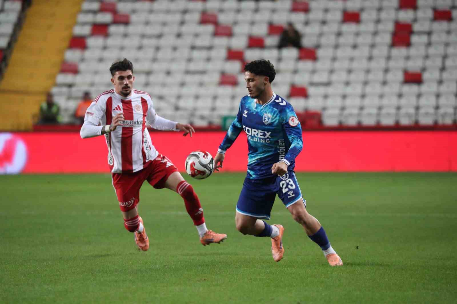 Ziraat Türkiye Kupası: Antalyaspor: 0 - Samsunspor: 0 (İlk yarı)
