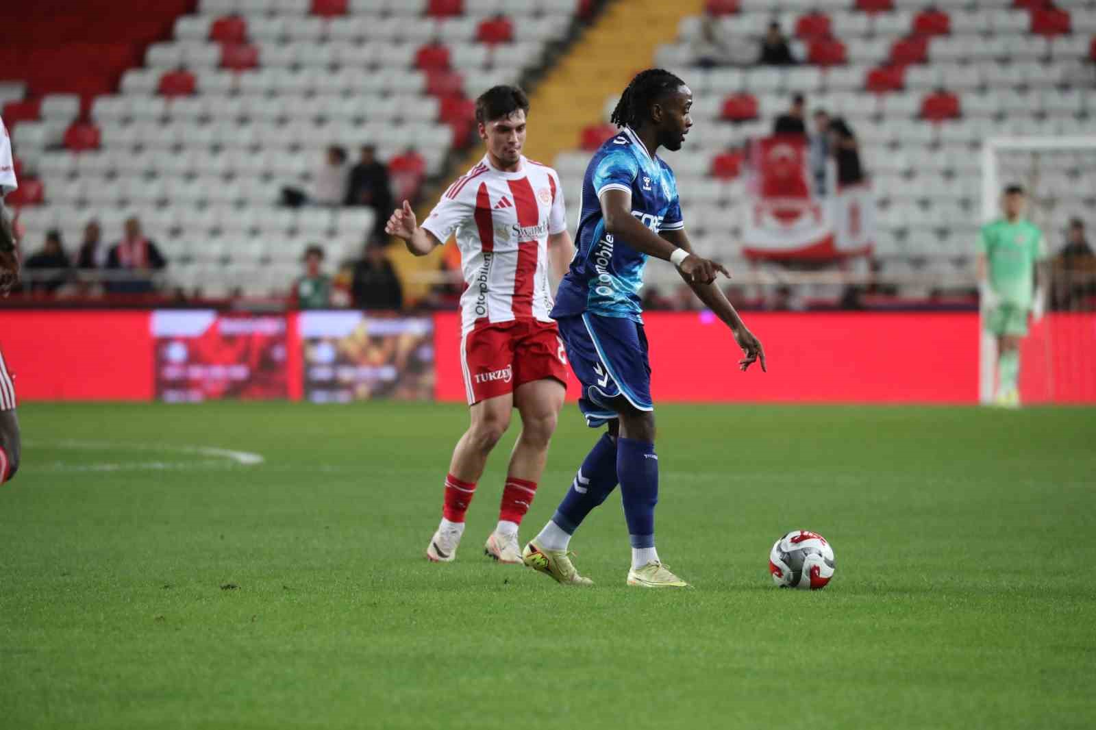 Ziraat Türkiye Kupası: Antalyaspor: 0 - Samsunspor: 0 (İlk yarı)

