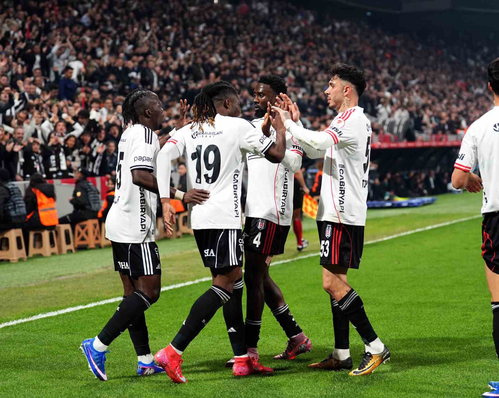 Ziraat Türkiye Kupası: Beşiktaş: 1 - Corendon Alanyaspor: 0 (İlk yarı)
