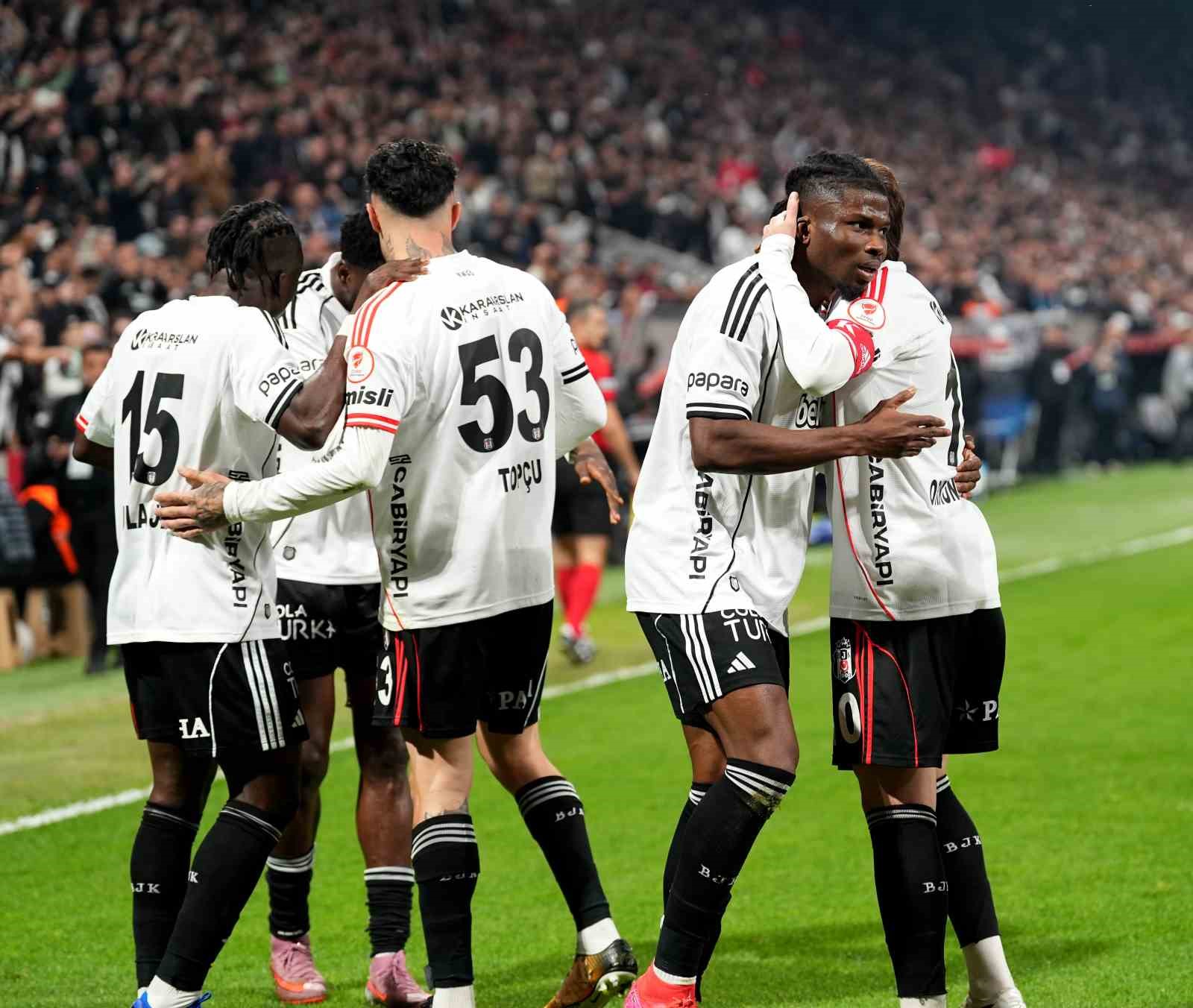 Ziraat Türkiye Kupası: Beşiktaş: 1 - Corendon Alanyaspor: 0 (İlk yarı)
