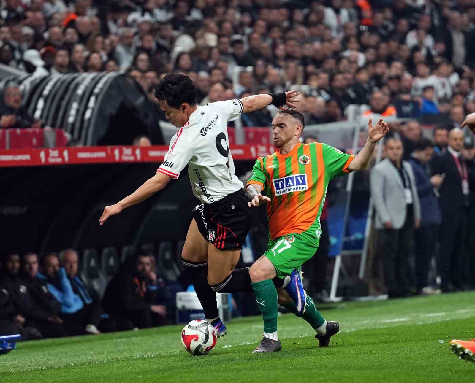 Ziraat Türkiye Kupası: Beşiktaş: 1 - Corendon Alanyaspor: 0 (İlk yarı)
