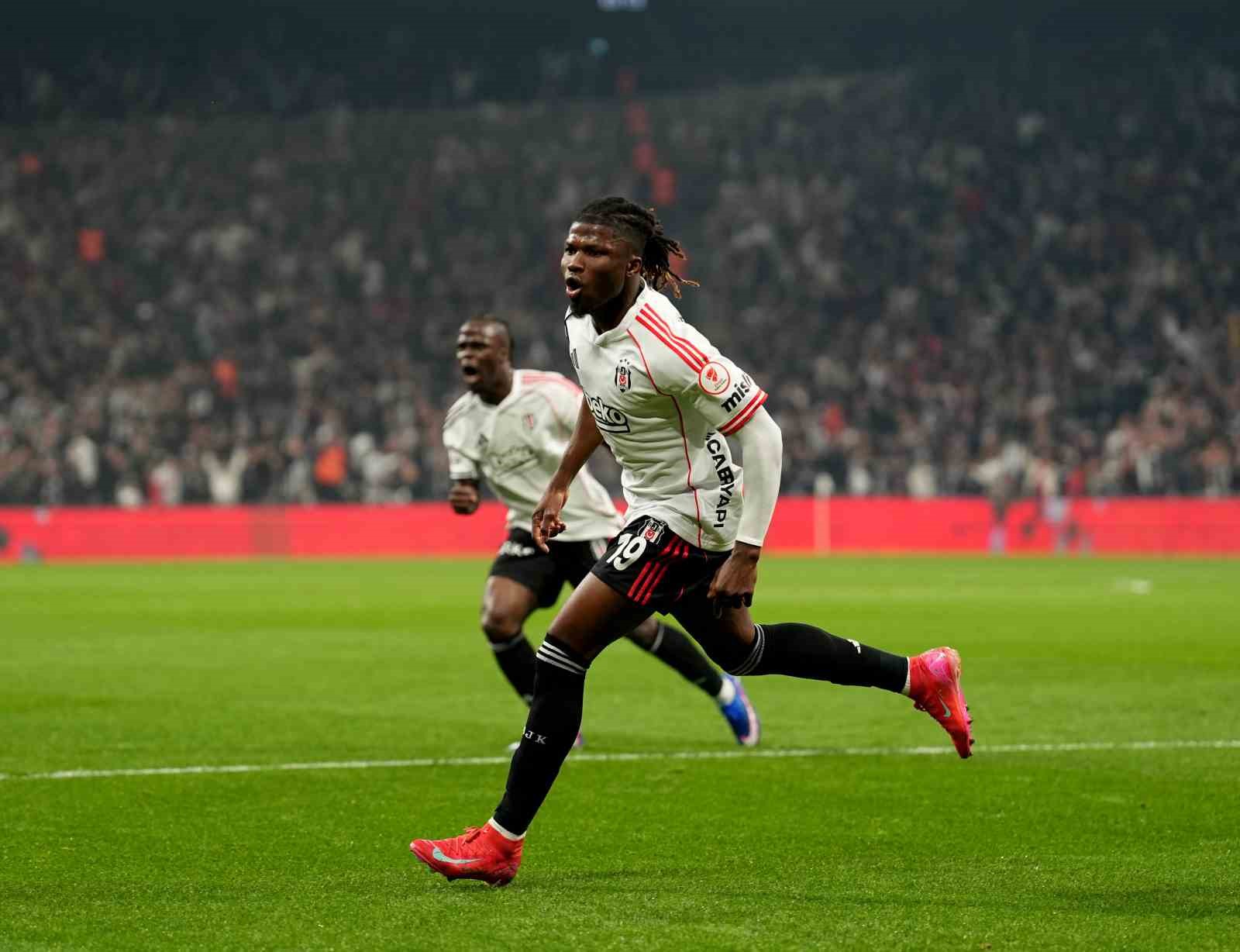 Ziraat Türkiye Kupası: Beşiktaş: 1 - Corendon Alanyaspor: 0 (İlk yarı)
