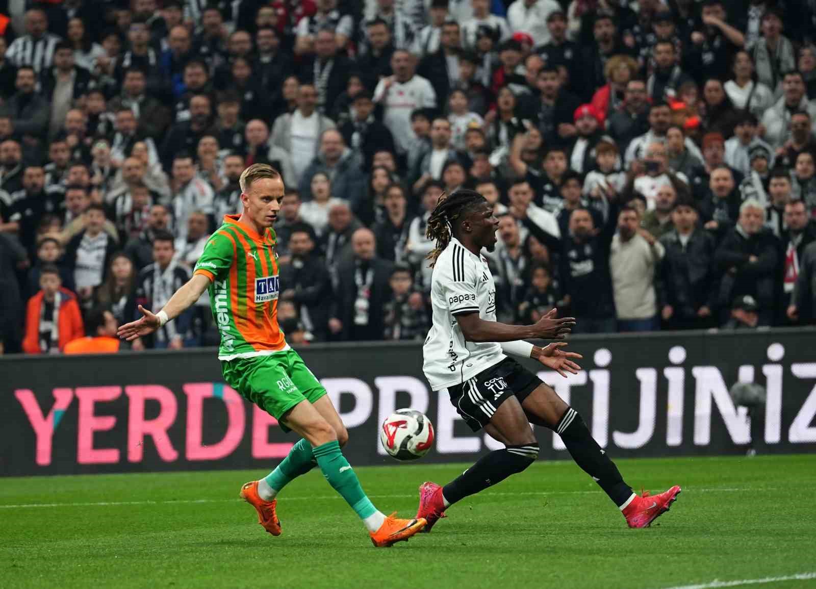 Ziraat Türkiye Kupası: Beşiktaş: 1 - Corendon Alanyaspor: 0 (İlk yarı)

