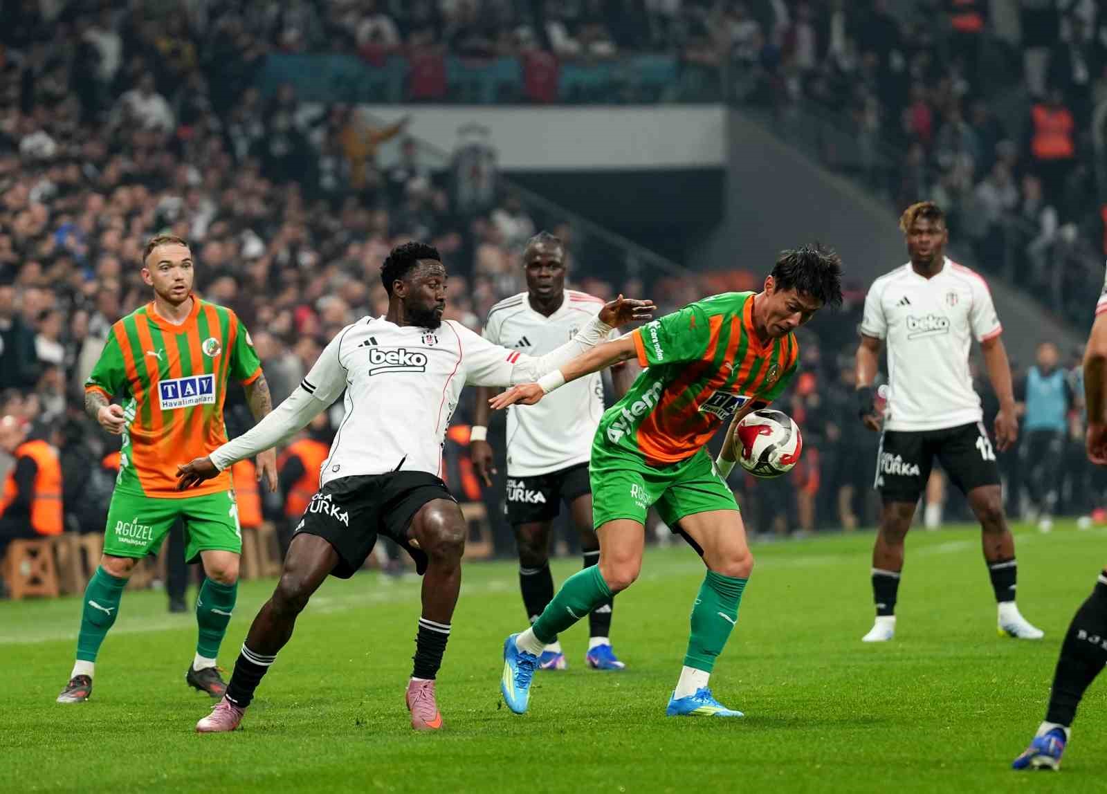 Ziraat Türkiye Kupası: Beşiktaş: 1 - Corendon Alanyaspor: 0 (İlk yarı)
