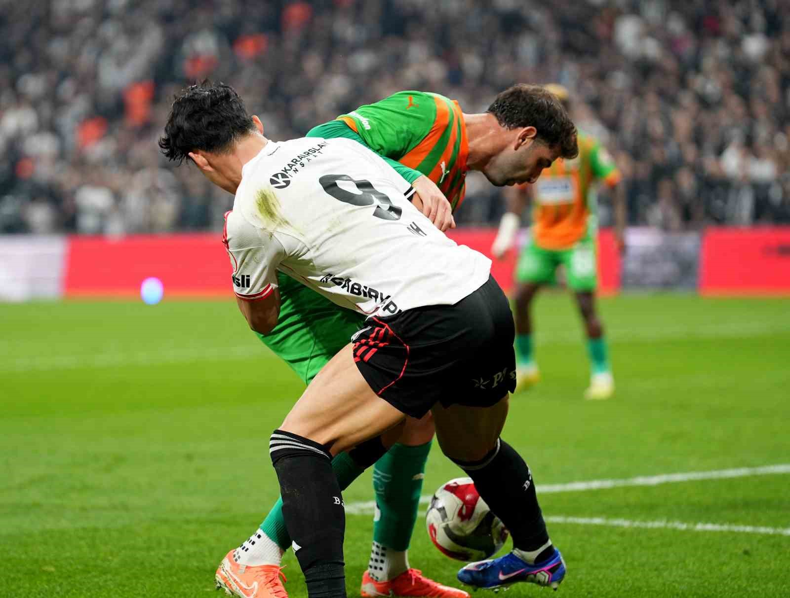 Ziraat Türkiye Kupası: Beşiktaş: 1 - Corendon Alanyaspor: 0 (İlk yarı)
