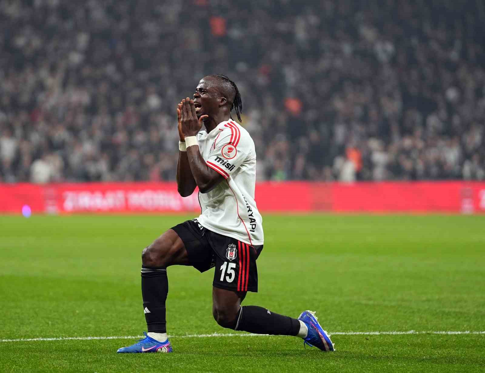 Ziraat Türkiye Kupası: Beşiktaş: 1 - Corendon Alanyaspor: 0 (İlk yarı)
