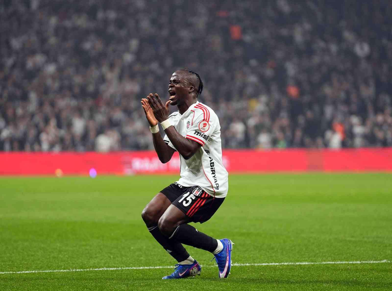 Ziraat Türkiye Kupası: Beşiktaş: 1 - Corendon Alanyaspor: 0 (İlk yarı)
