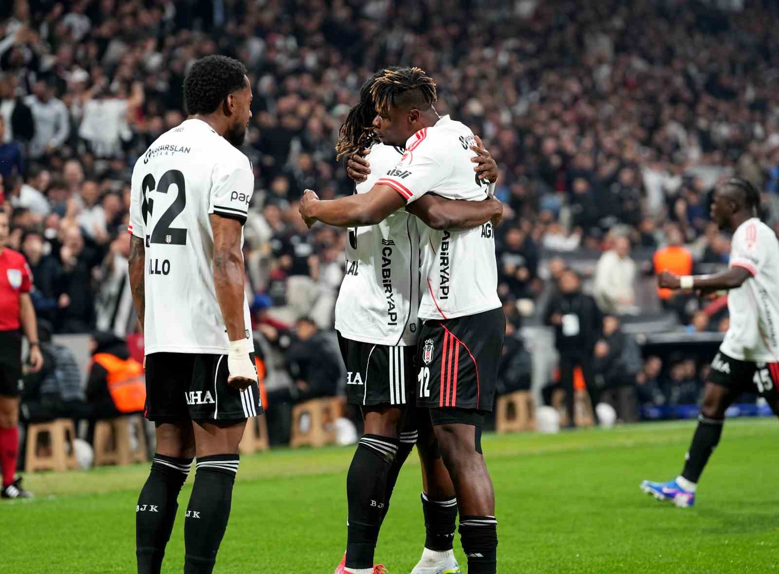 Ziraat Türkiye Kupası: Beşiktaş: 1 - Corendon Alanyaspor: 0 (İlk yarı)
