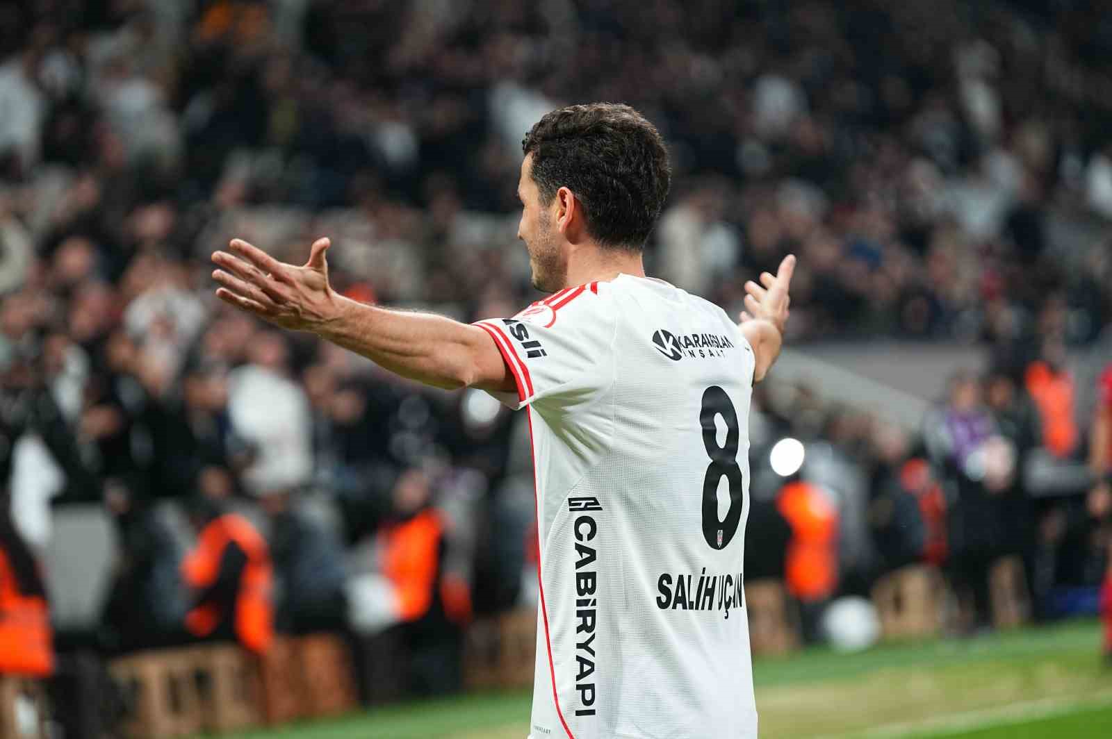 Ziraat Türkiye Kupası: Beşiktaş: 3 - Çaykur Rizespor: 0 (İlk yarı)
