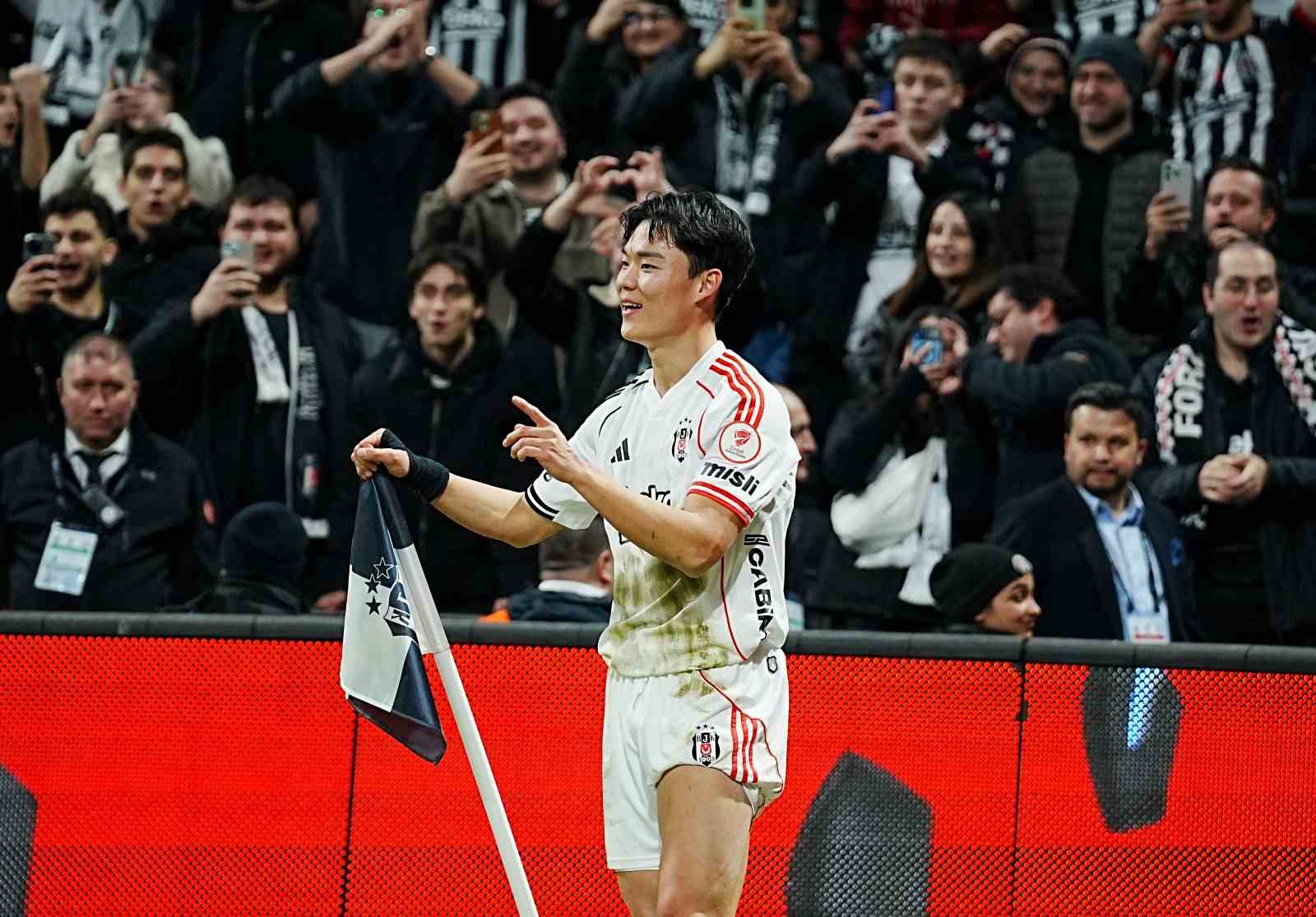 Ziraat Türkiye Kupası: Beşiktaş: 3 - Çaykur Rizespor: 0 (İlk yarı)
