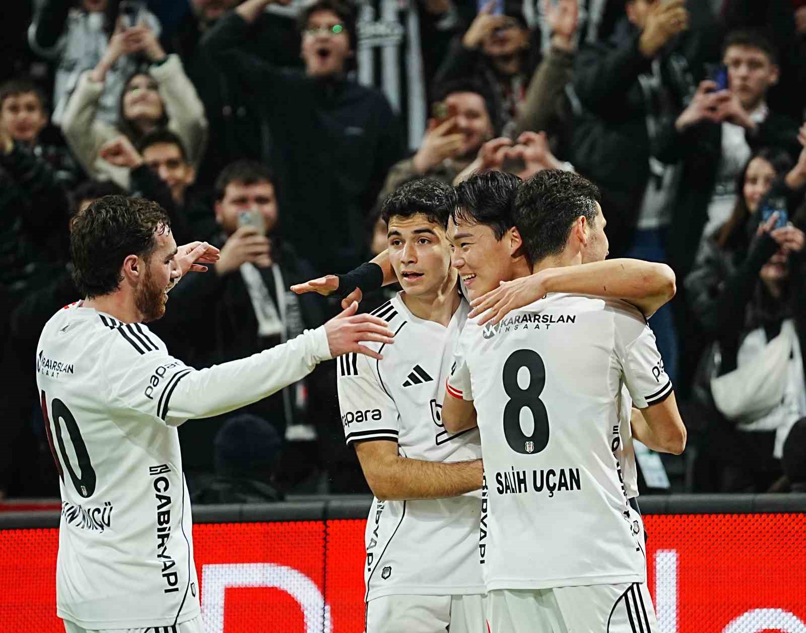 Ziraat Türkiye Kupası: Beşiktaş: 3 - Çaykur Rizespor: 0 (İlk yarı)
