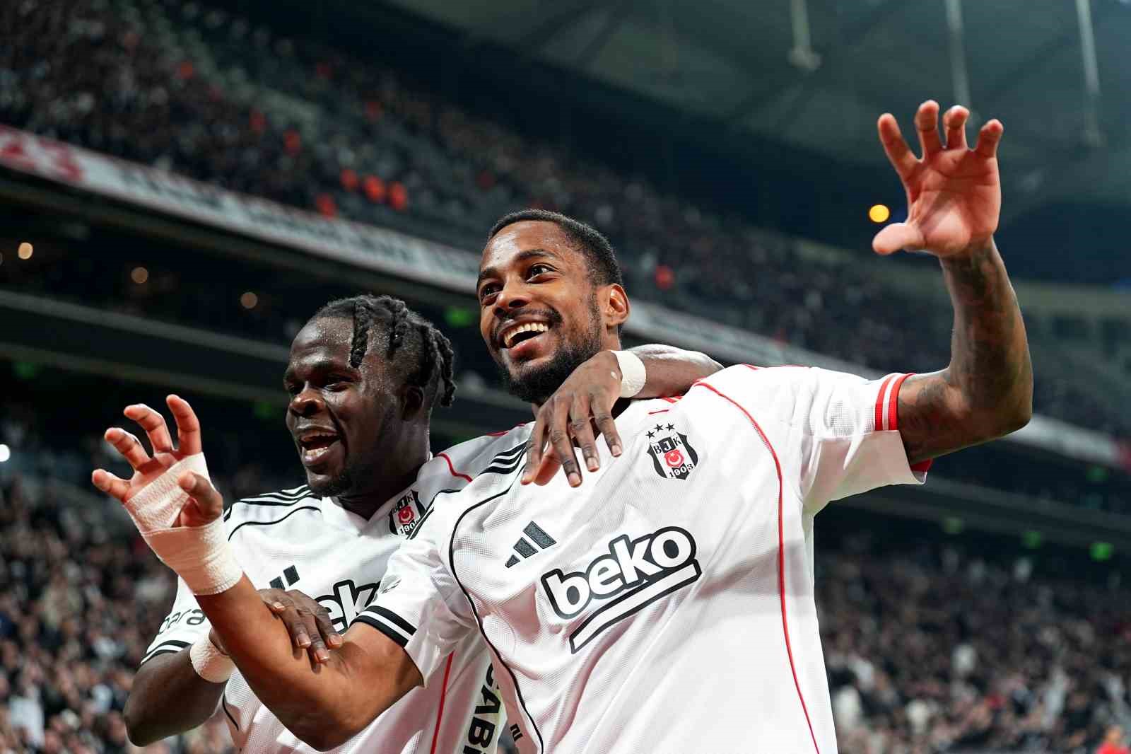 Ziraat Türkiye Kupası: Beşiktaş: 3 - Çaykur Rizespor: 0 (İlk yarı)
