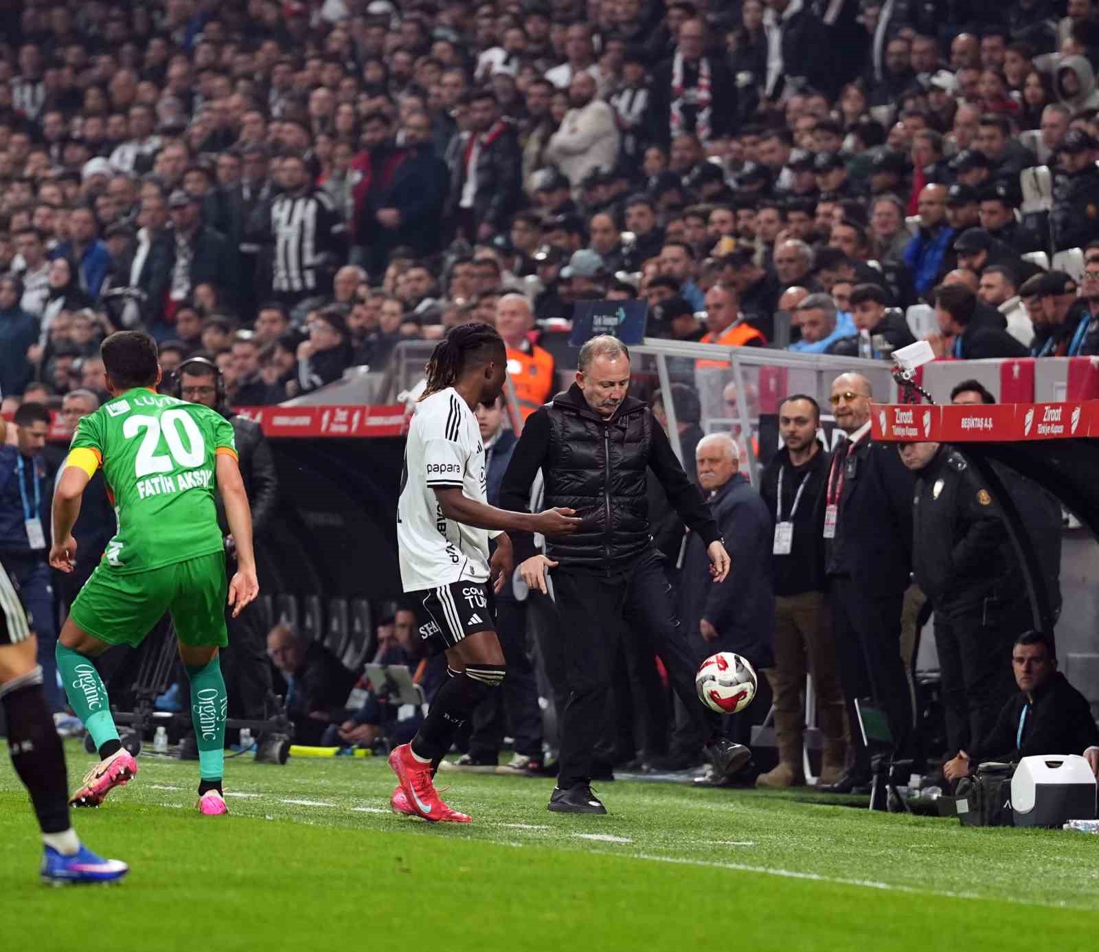 Ziraat Türkiye Kupası: Beşiktaş: 3 - Corendon Alanyaspor: 0 (Maç sonucu)
