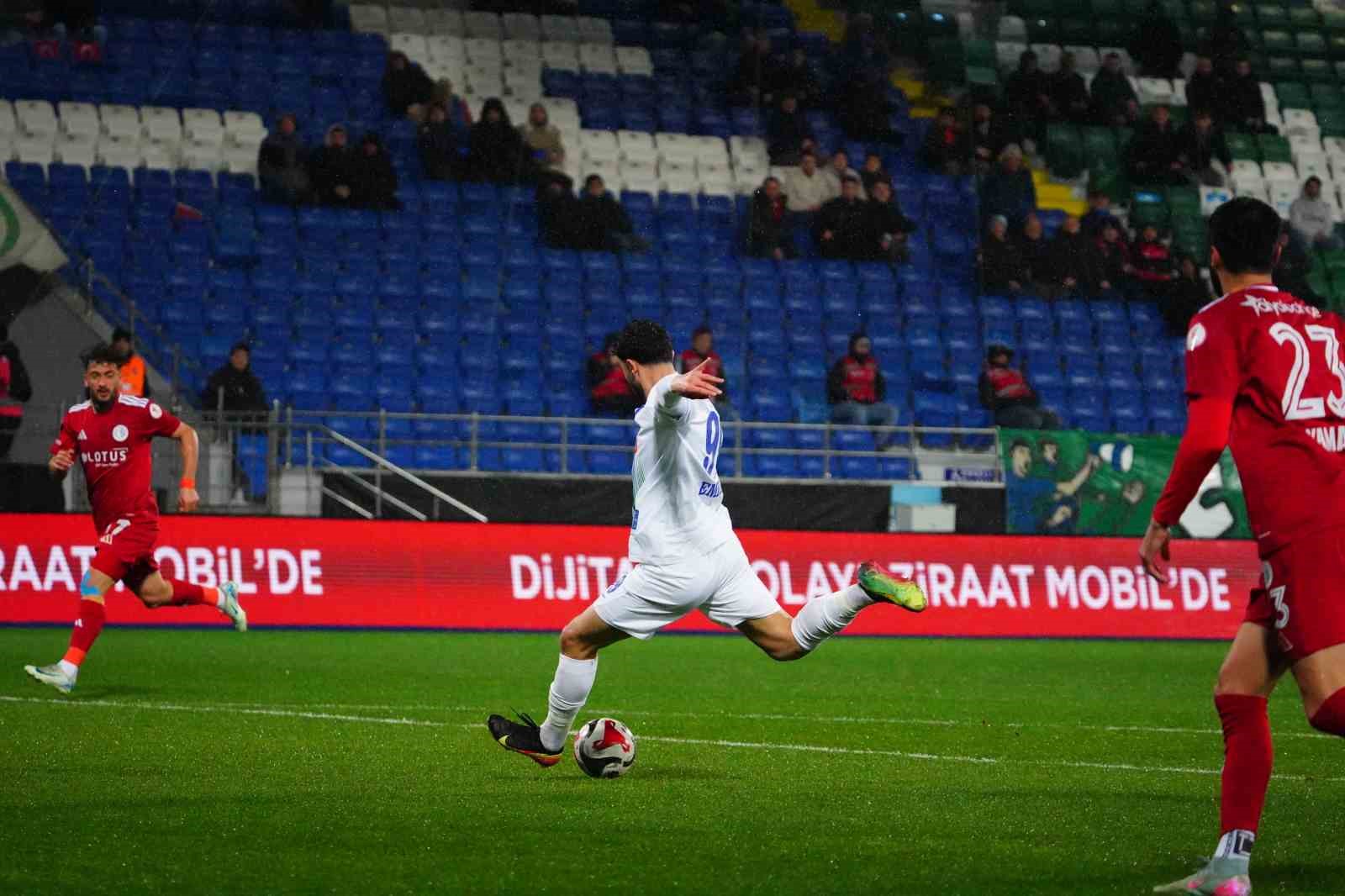 Ziraat Türkiye Kupası: Çaykur Rizespor: 0 - Beyoğlu Yeni Çarşı: 1 (İlk yarı)
