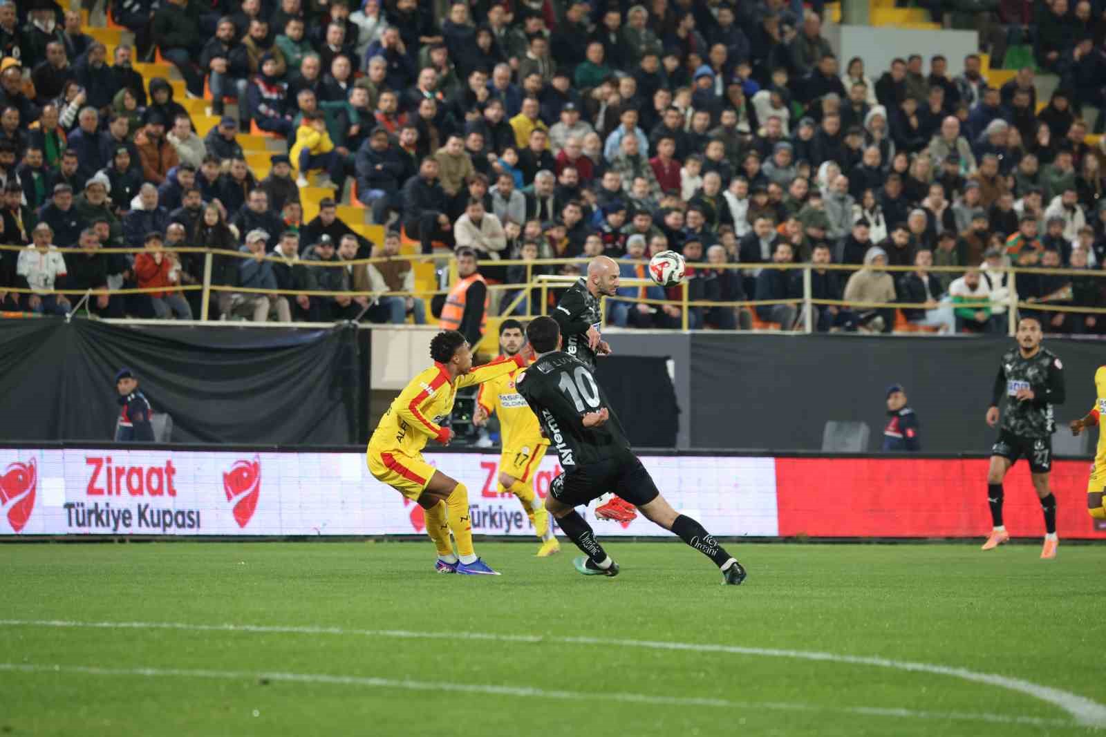 Ziraat Türkiye Kupası: Corendon Alanyaspor: 0 - Galatasaray: 2 (İlk yarı)
