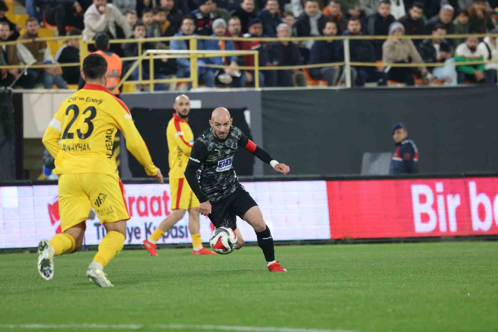 Ziraat Türkiye Kupası: Corendon Alanyaspor: 0 - Galatasaray: 2 (İlk yarı)
