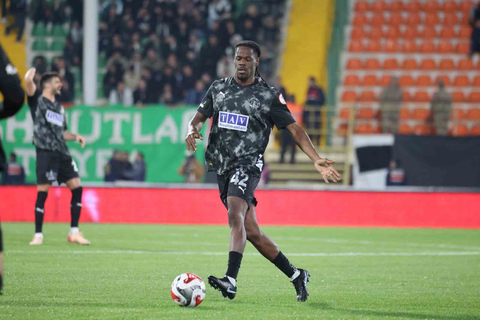 Ziraat Türkiye Kupası: Corendon Alanyaspor: 0 - Galatasaray: 2 (İlk yarı)
