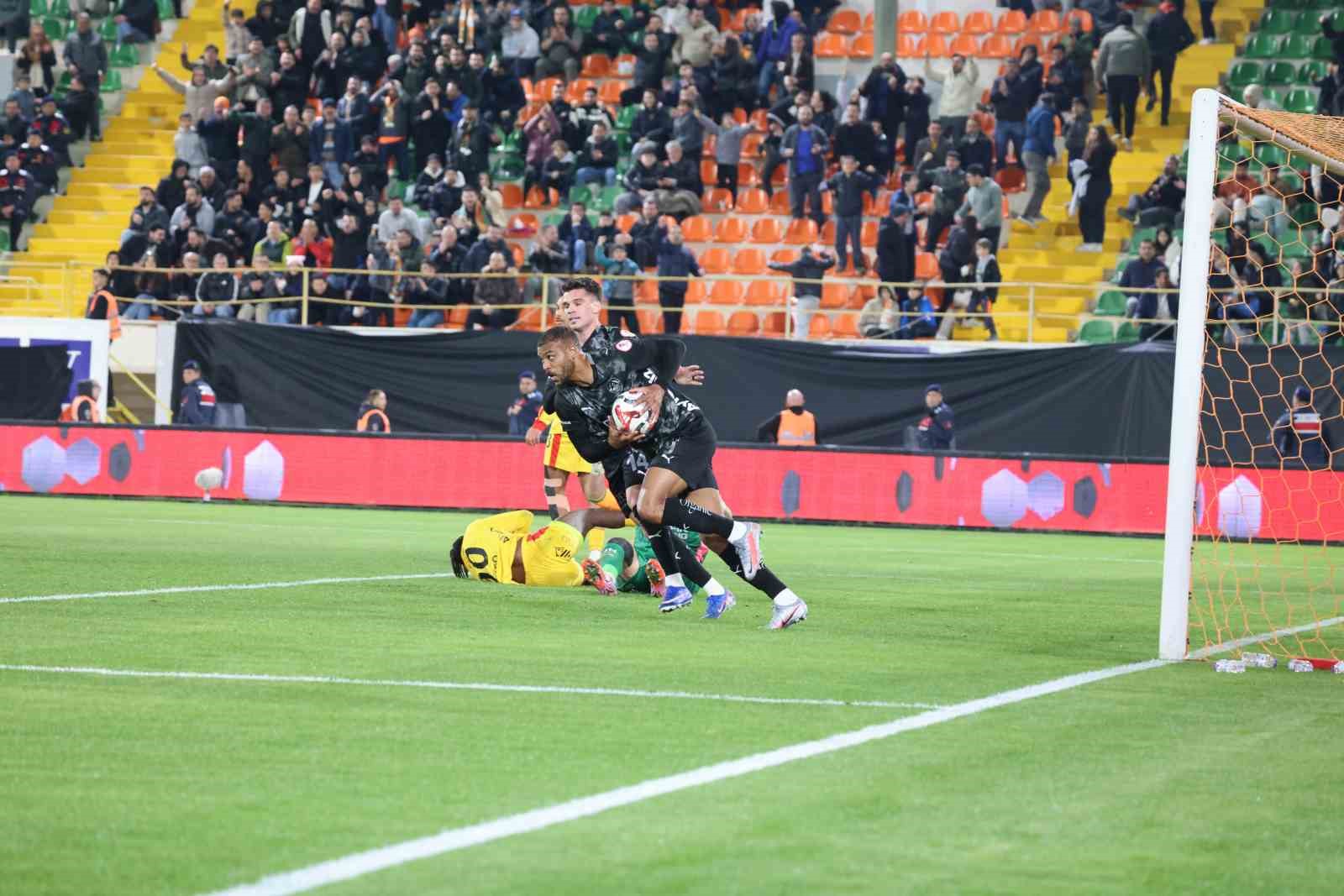 Ziraat Türkiye Kupası: Corendon Alanyaspor: 1 - Galatasaray: 2 (Maç sonucu)

