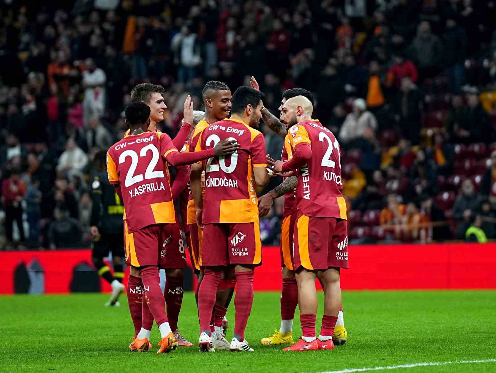 Ziraat Türkiye Kupası: Galatasaray: 3 - İstanbulspor: 1 (İlk yarı)
