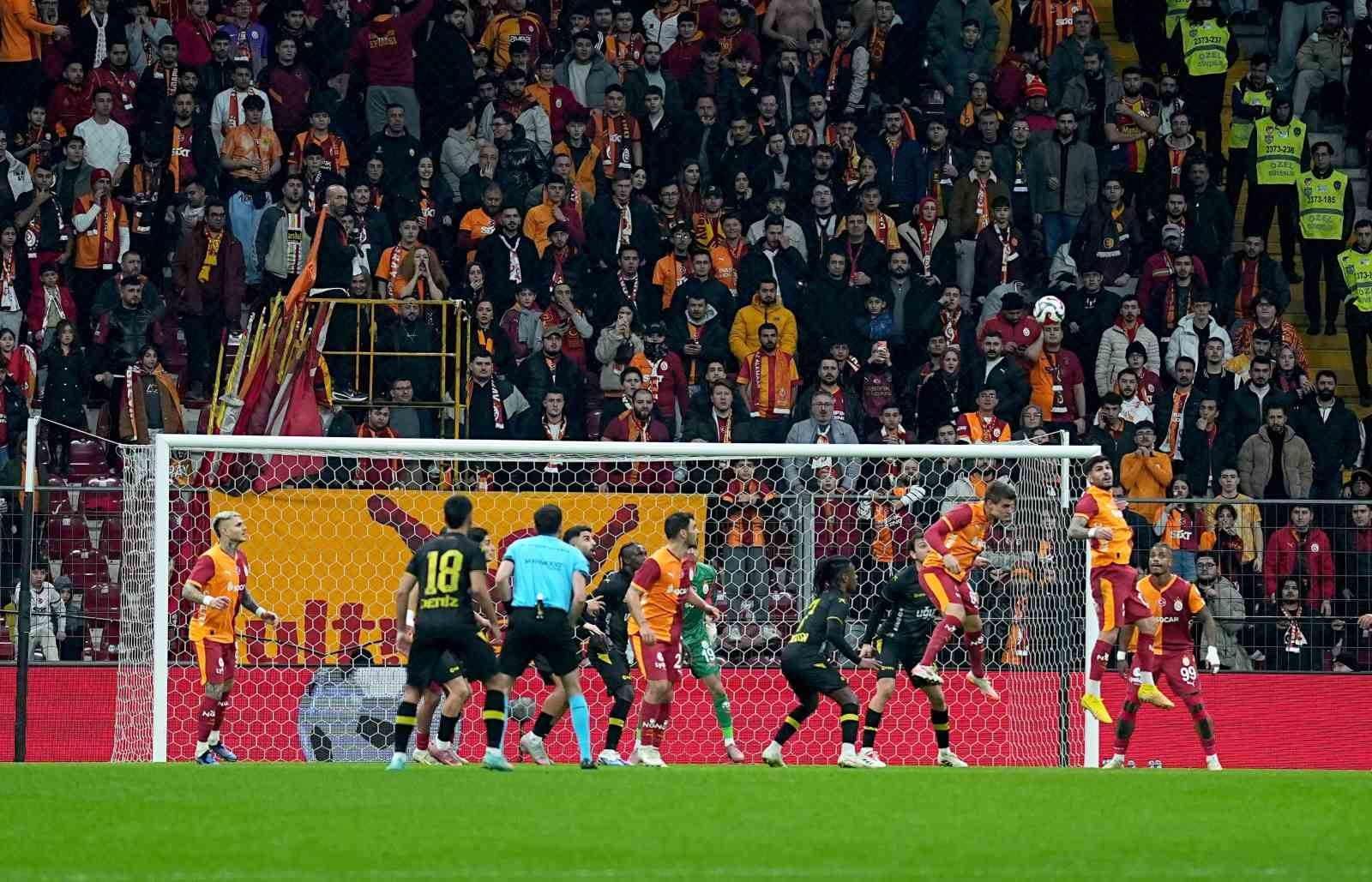 Ziraat Türkiye Kupası: Galatasaray: 3 - İstanbulspor: 1 (İlk yarı)
