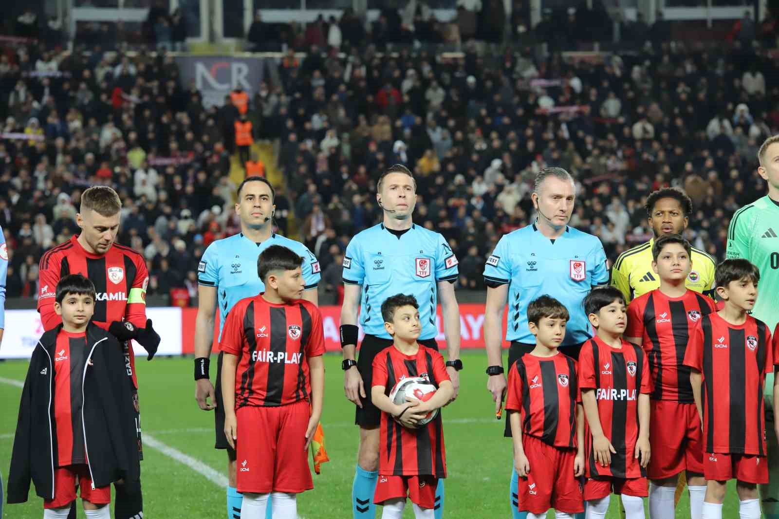 Ziraat Türkiye Kupası: Gaziantep FK: 0 - Fenerbahçe: 0 (Maç devam ediyor)
