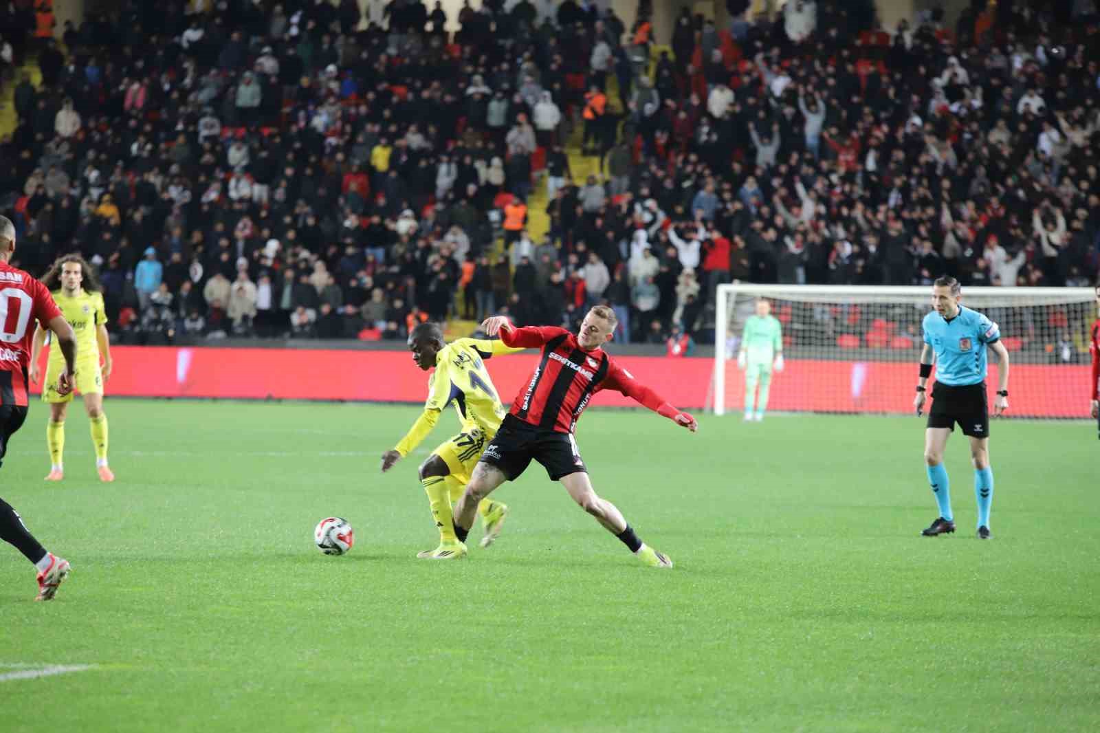 Ziraat Türkiye Kupası: Gaziantep FK: 0 - Fenerbahçe: 0 (Maç devam ediyor)
