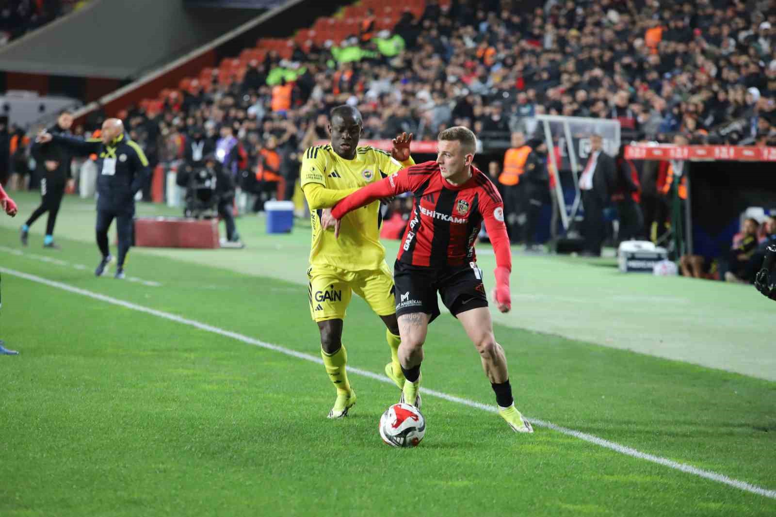 Ziraat Türkiye Kupası: Gaziantep FK: 0 - Fenerbahçe: 0 (Maç devam ediyor)
