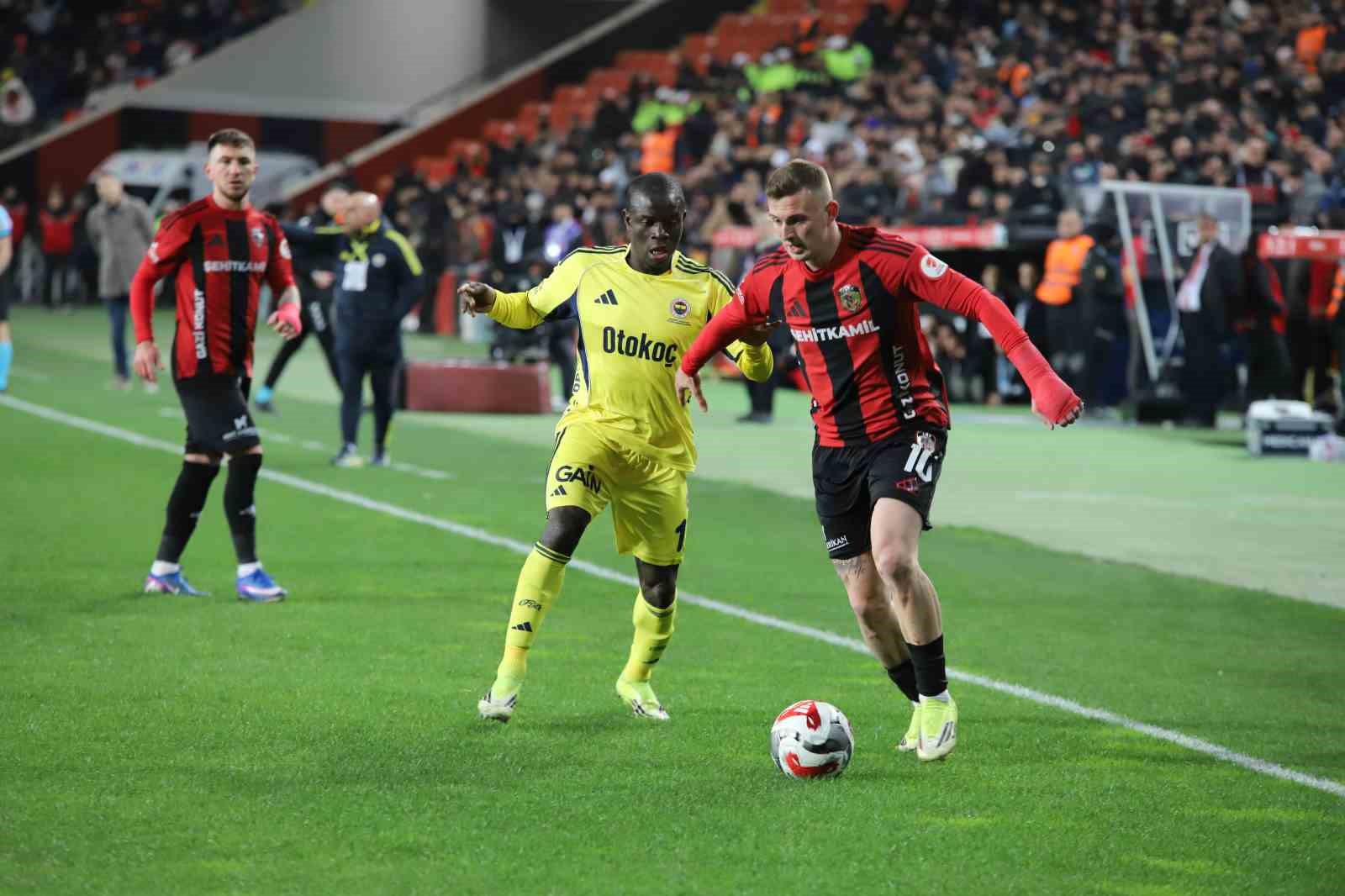Ziraat Türkiye Kupası: Gaziantep FK: 0 - Fenerbahçe: 0 (Maç devam ediyor)
